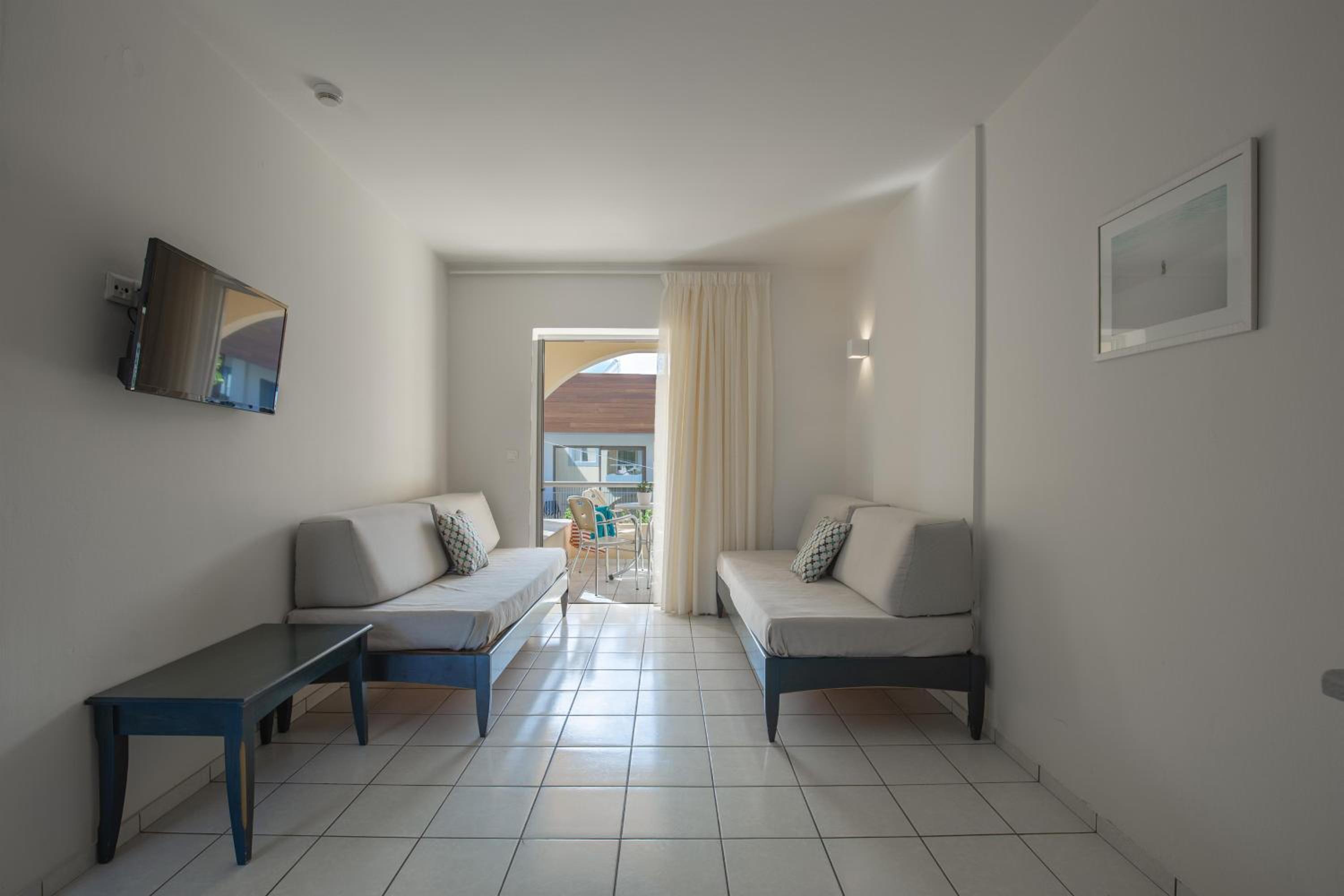 Superior One-Bedroom Apartment with Balcony - Photo 3