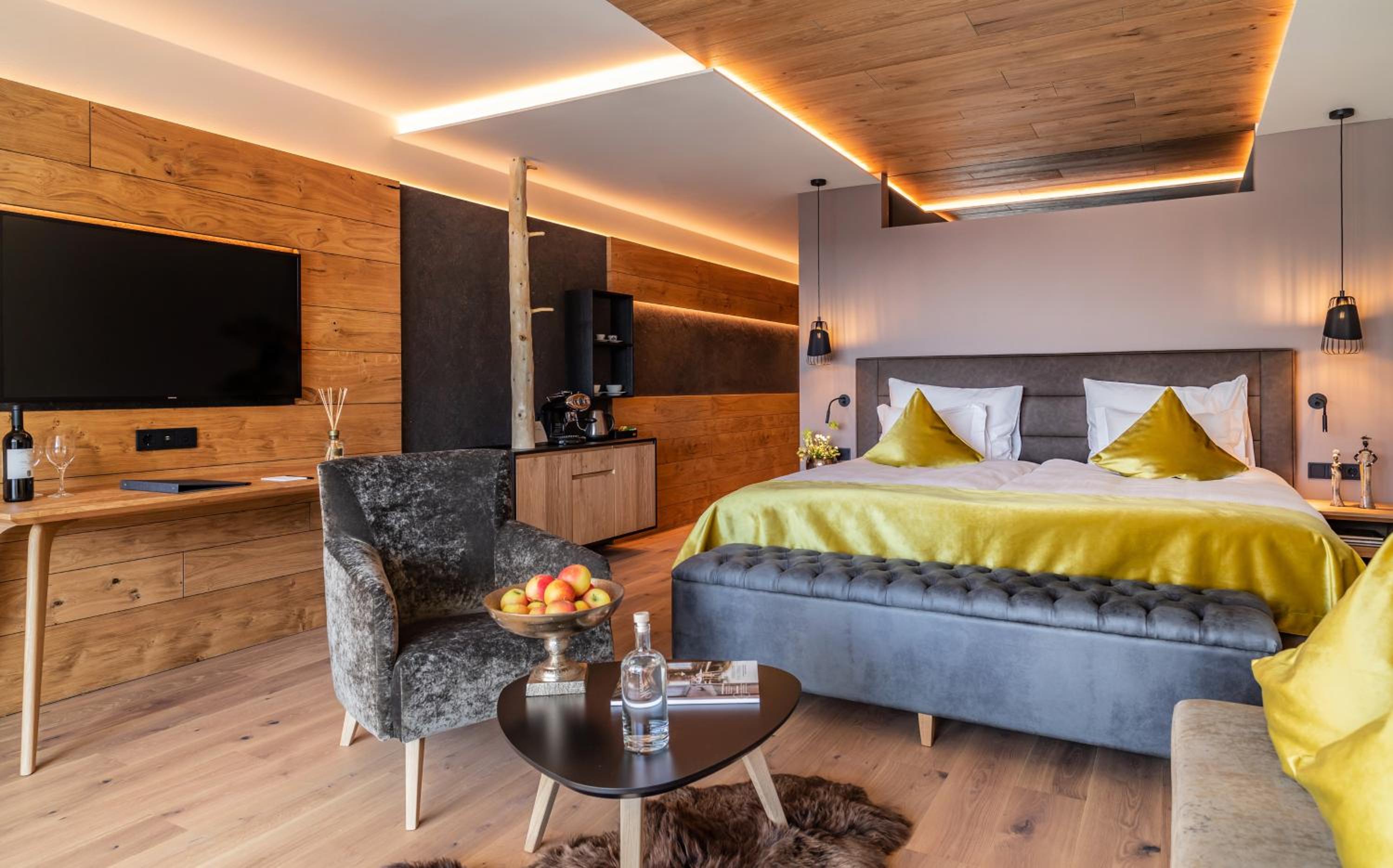 Suite with Balcony and Mountain View photo 3
