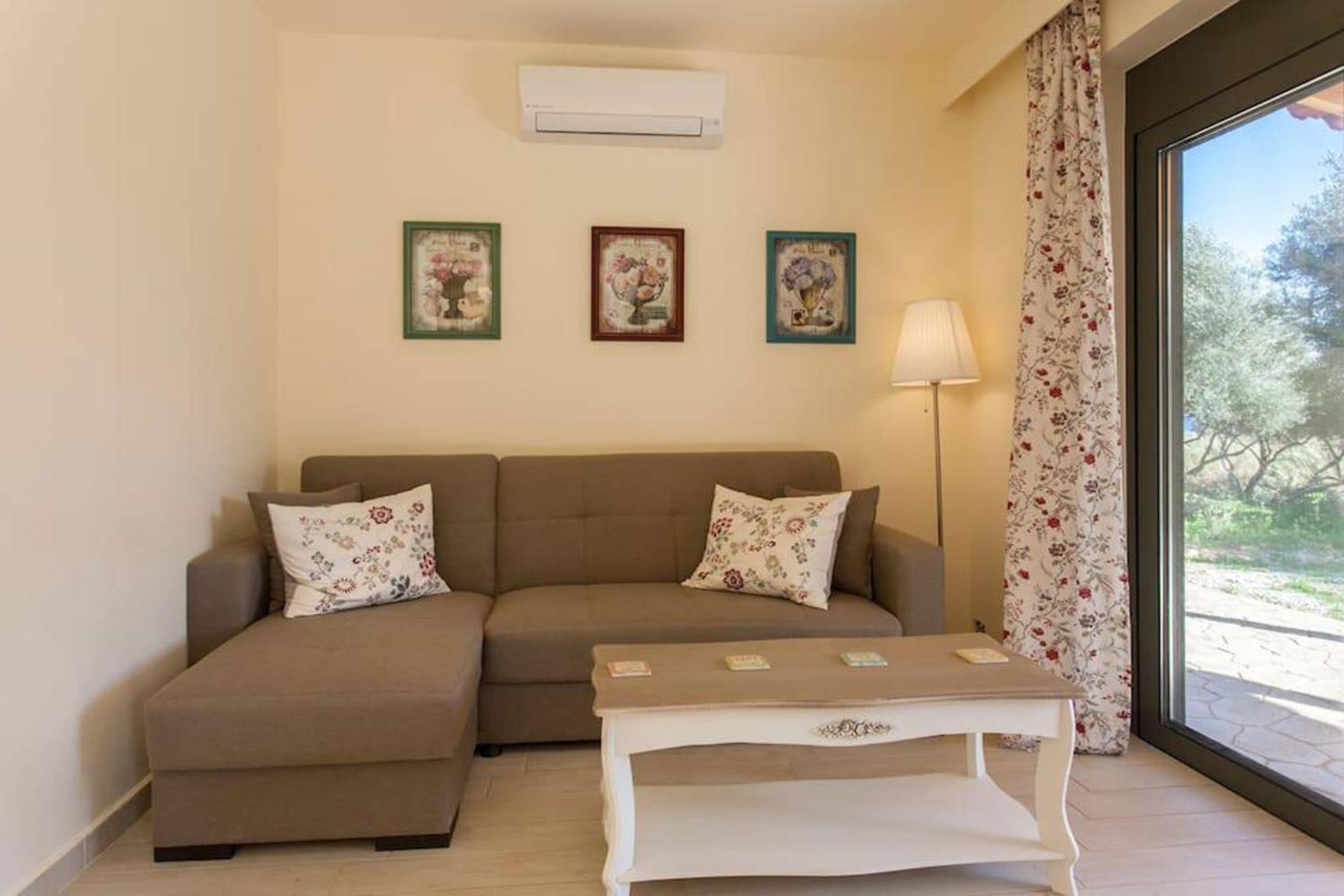 Two-Bedroom Apartment (Melina) photo 2