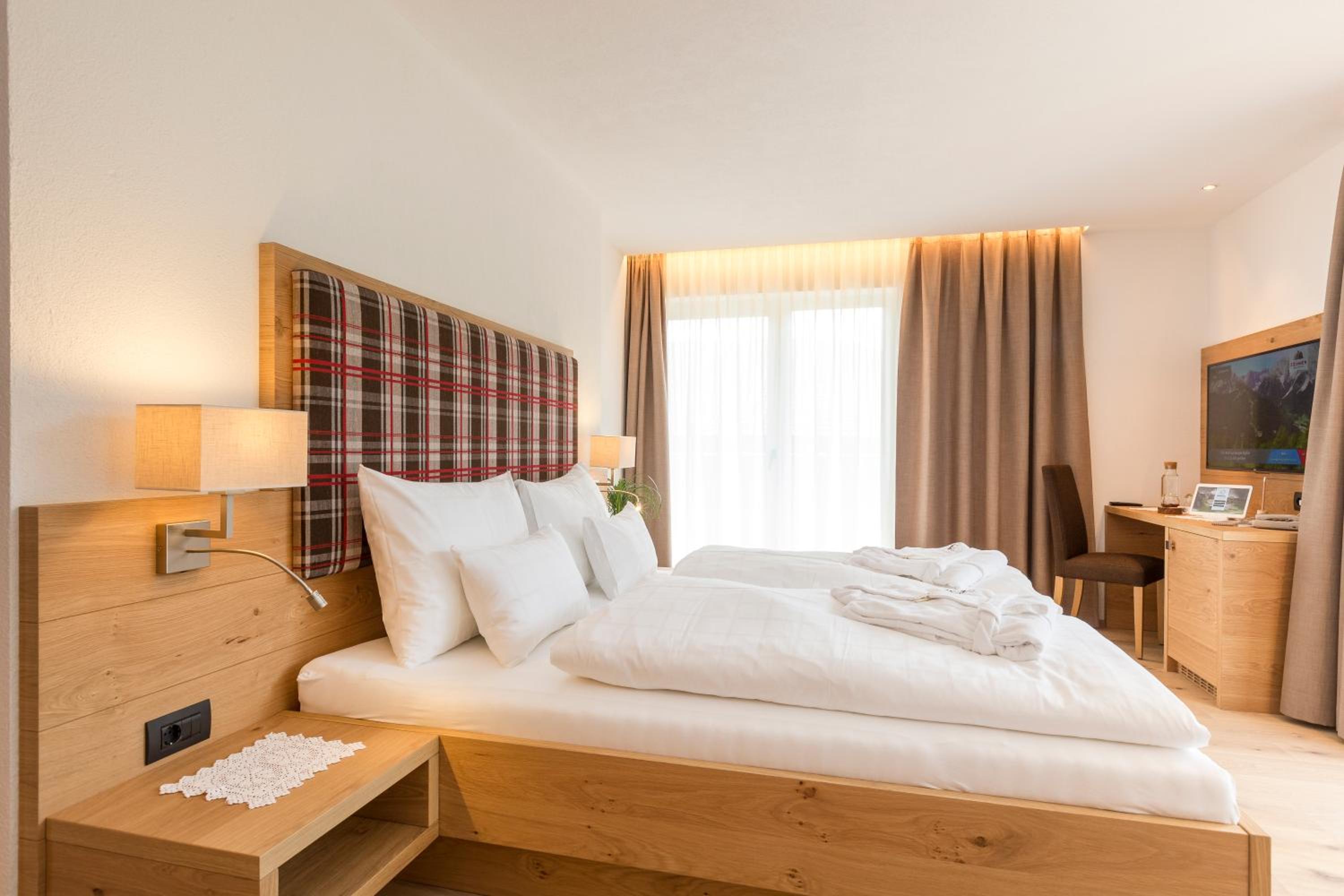 Quadruple Room with Mountain View photo 3