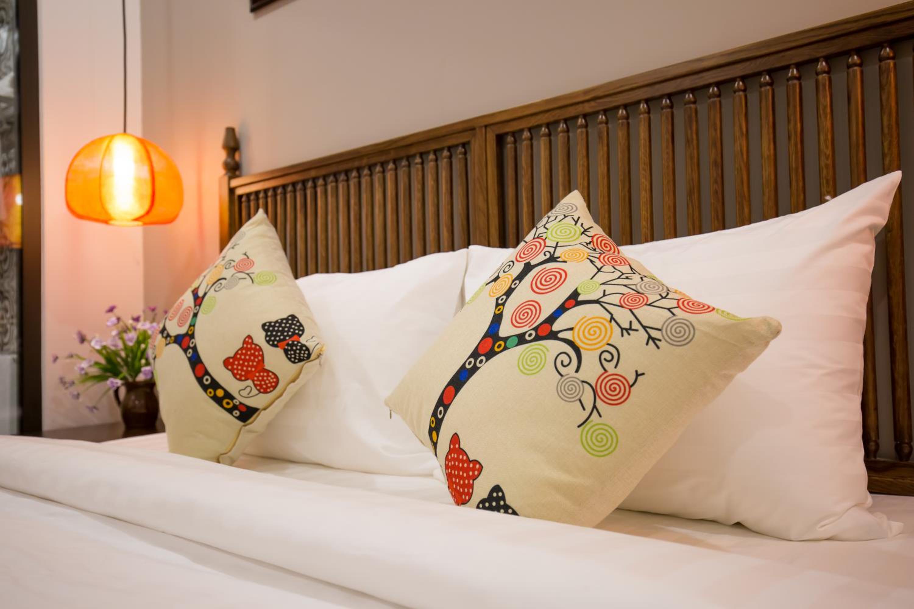 Deluxe Queen Room - Photo 9
