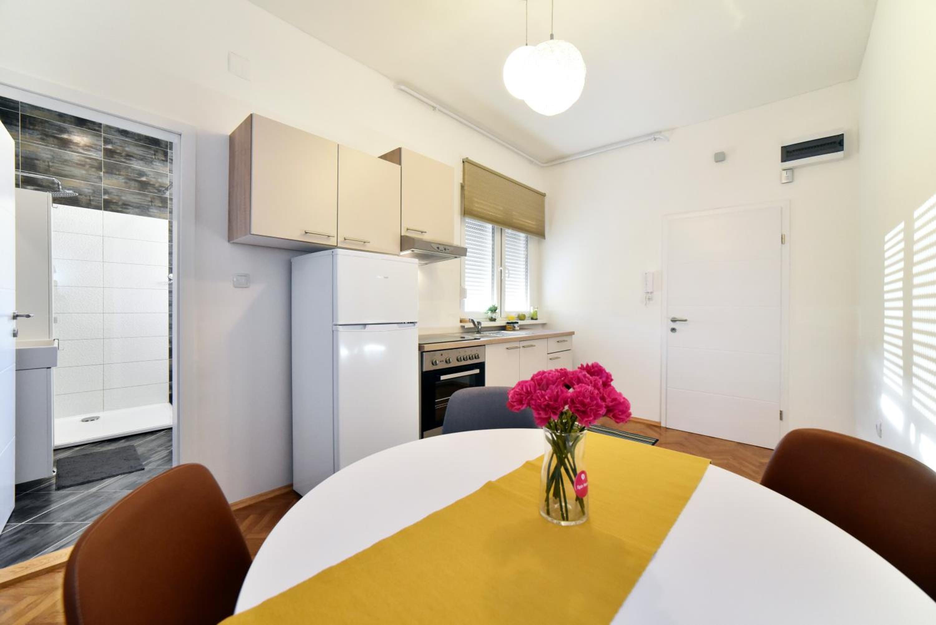 One-Bedroom Apartment - Photo 11