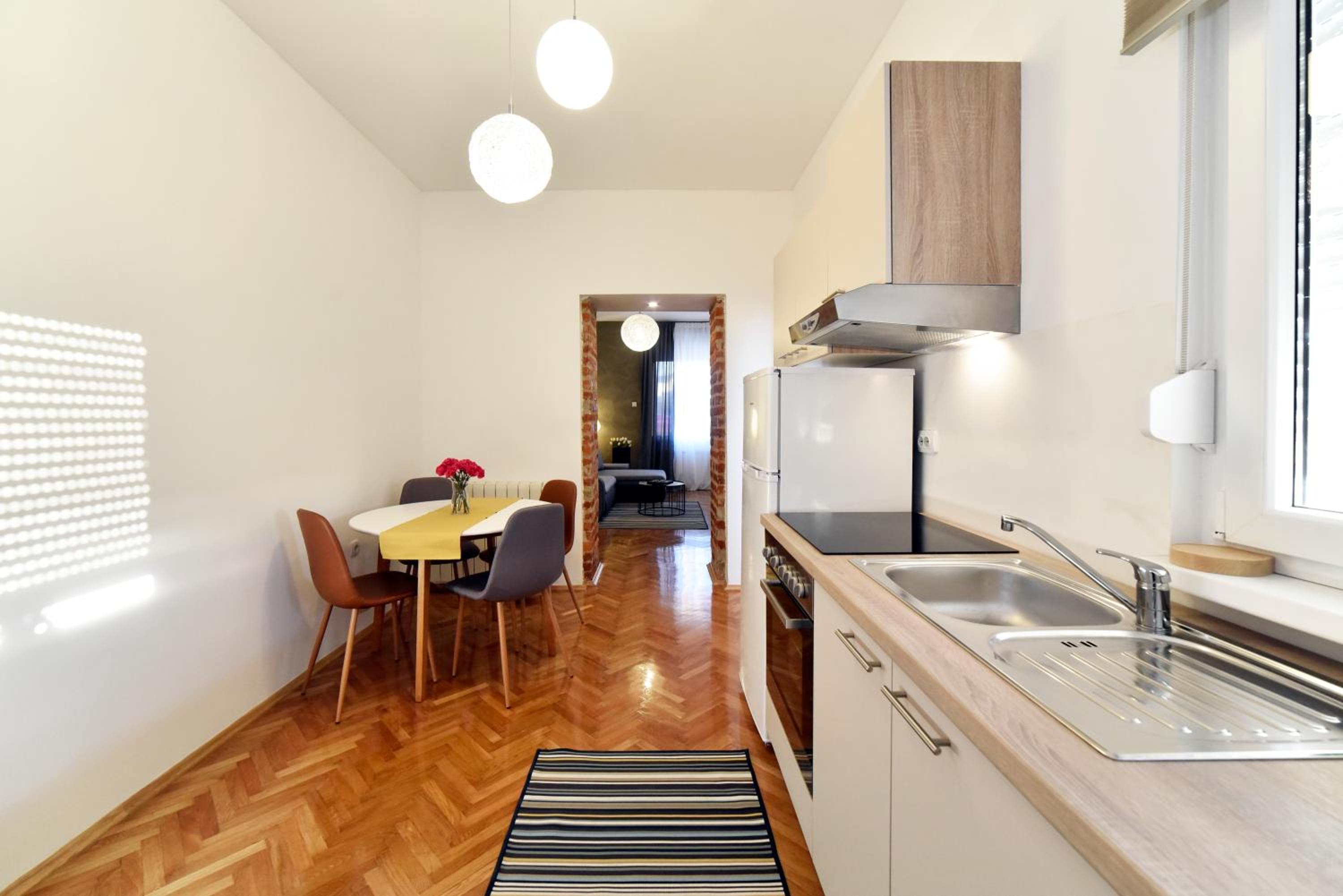 One-Bedroom Apartment - Photo 3
