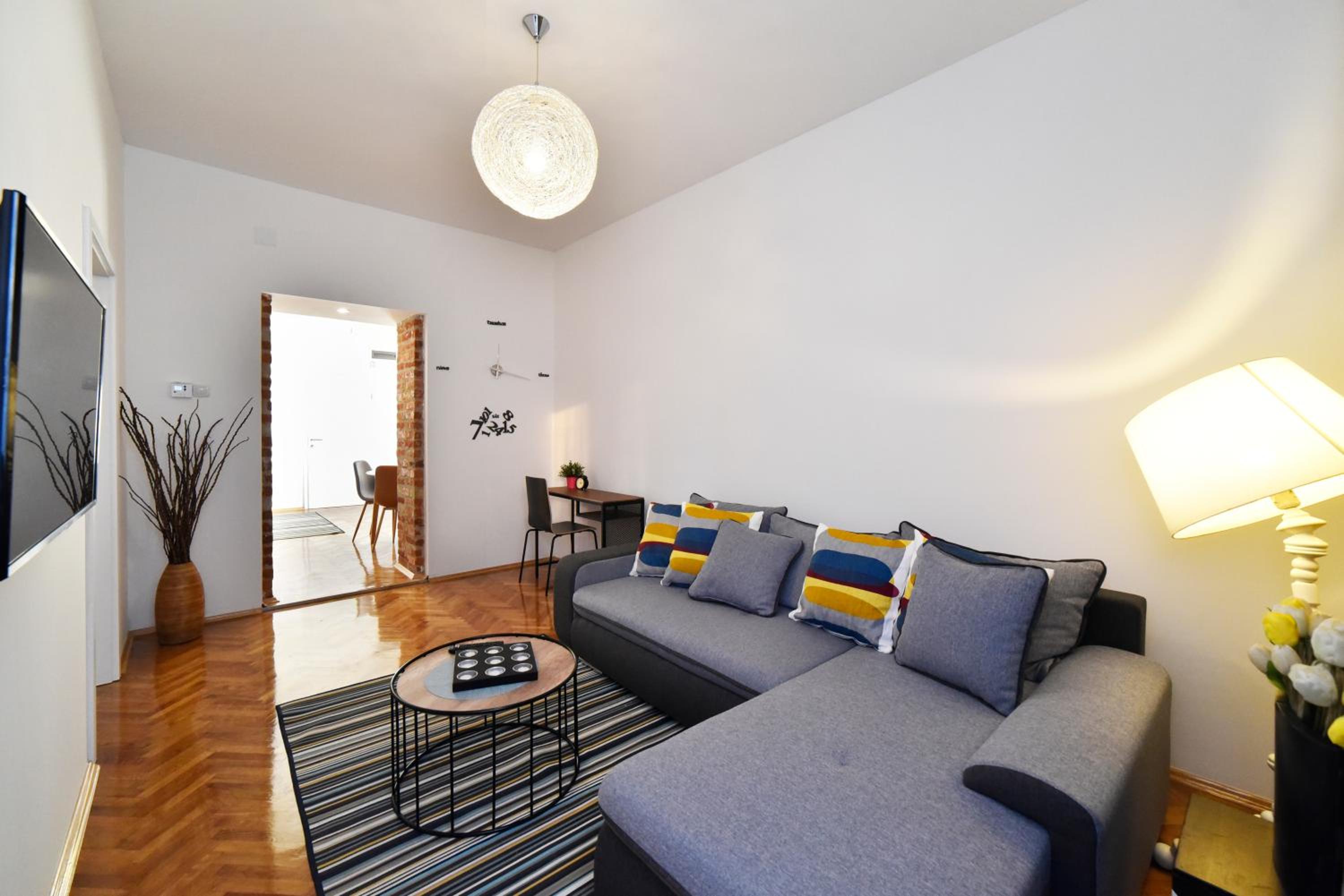 One-Bedroom Apartment - Photo 17