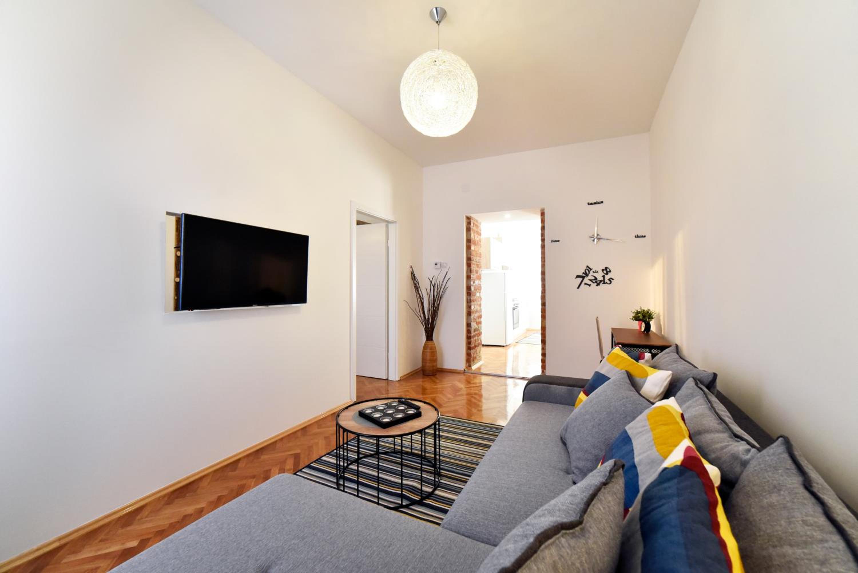 One-Bedroom Apartment - Photo 4