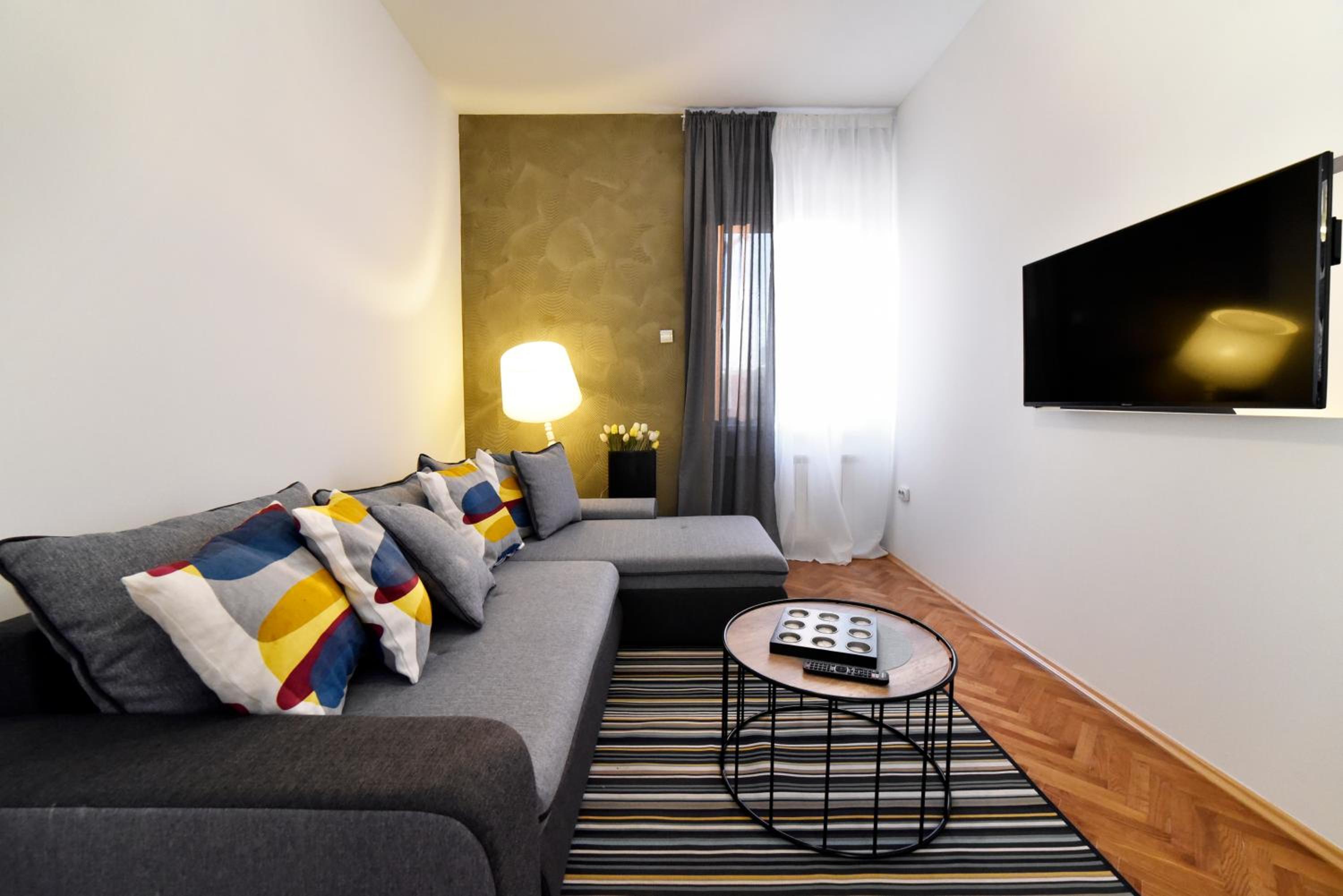 One-Bedroom Apartment - Photo 1