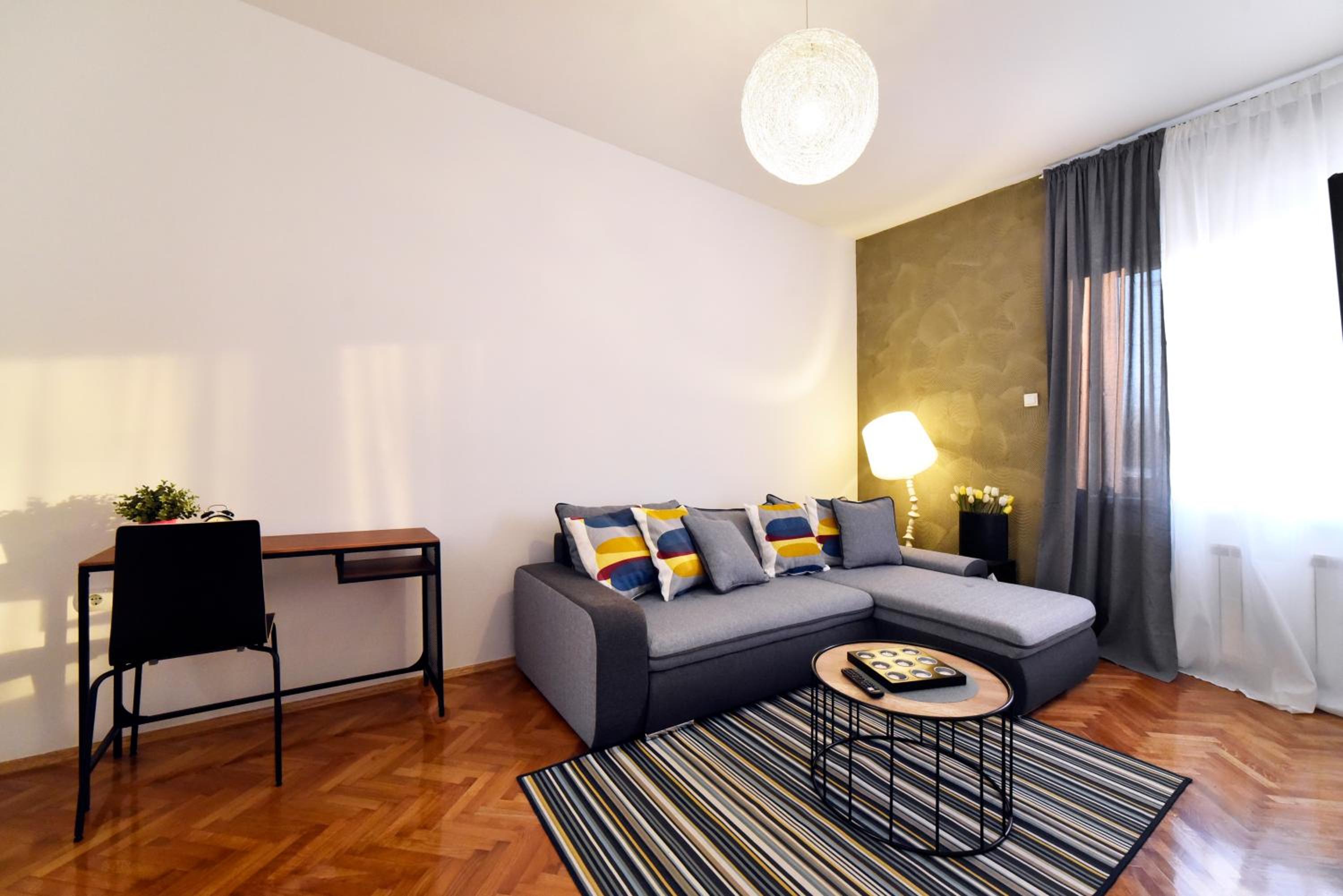 One-Bedroom Apartment - Photo 7