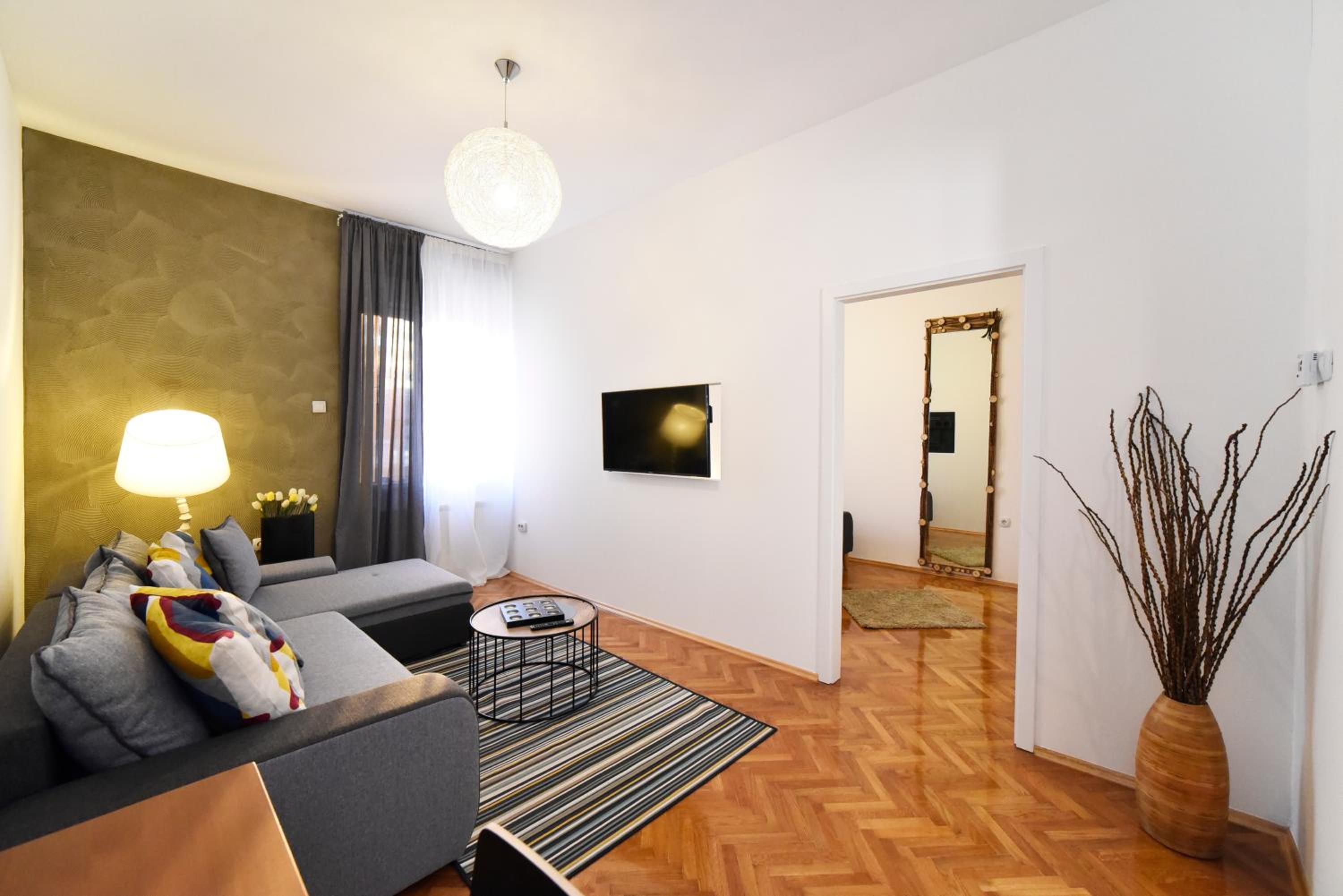 One-Bedroom Apartment - Photo 9