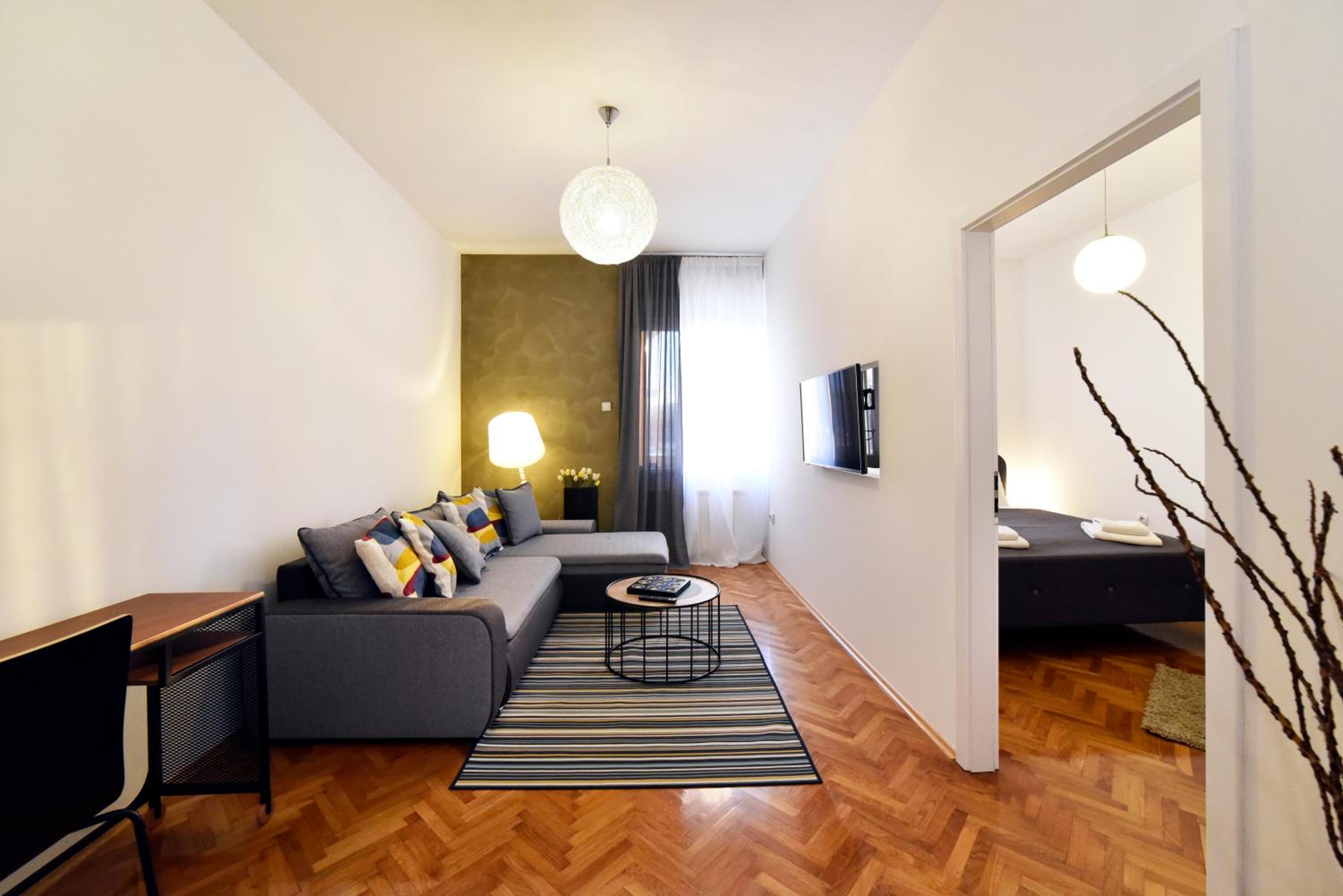 One-Bedroom Apartment - Photo 12