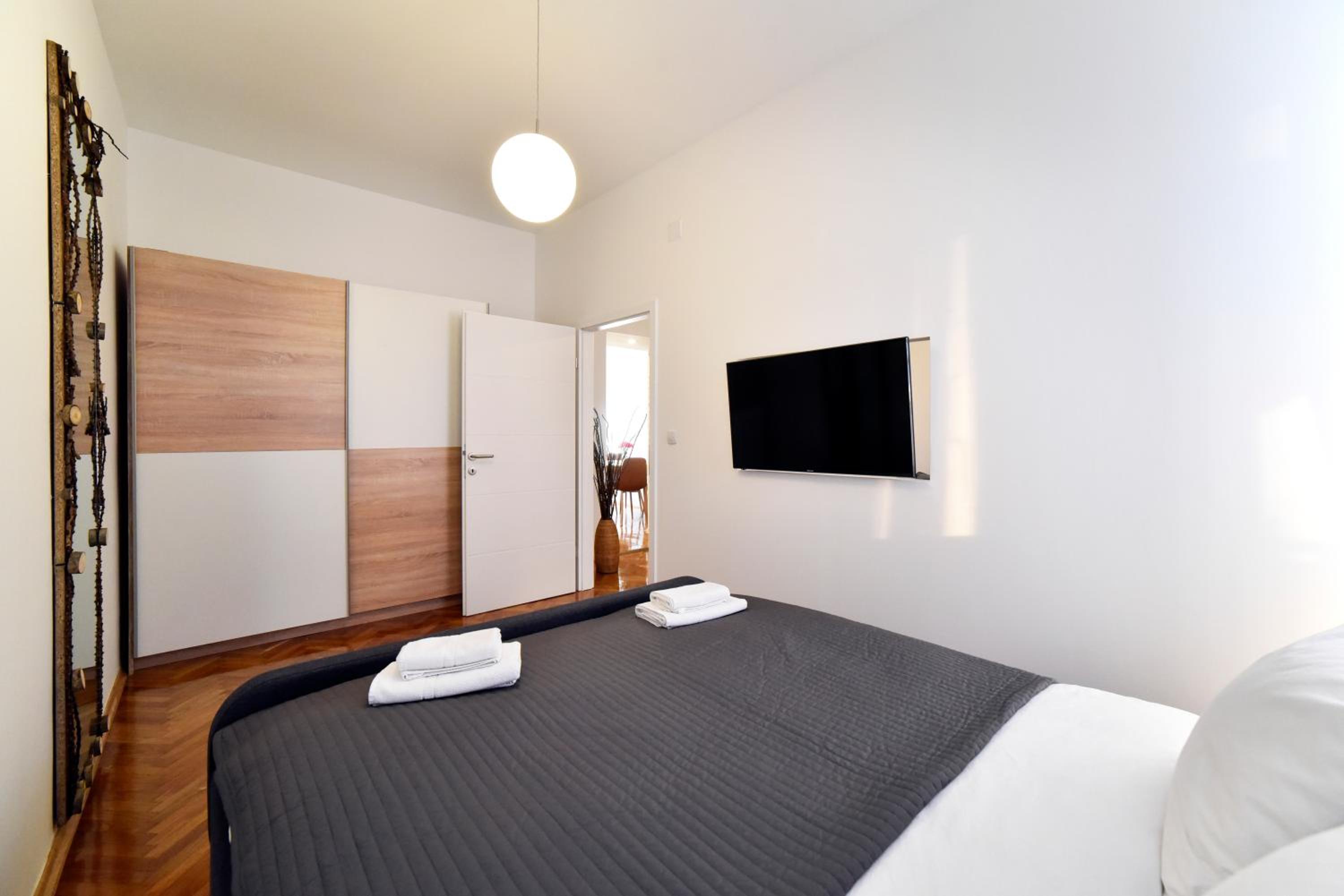 One-Bedroom Apartment - Photo 5