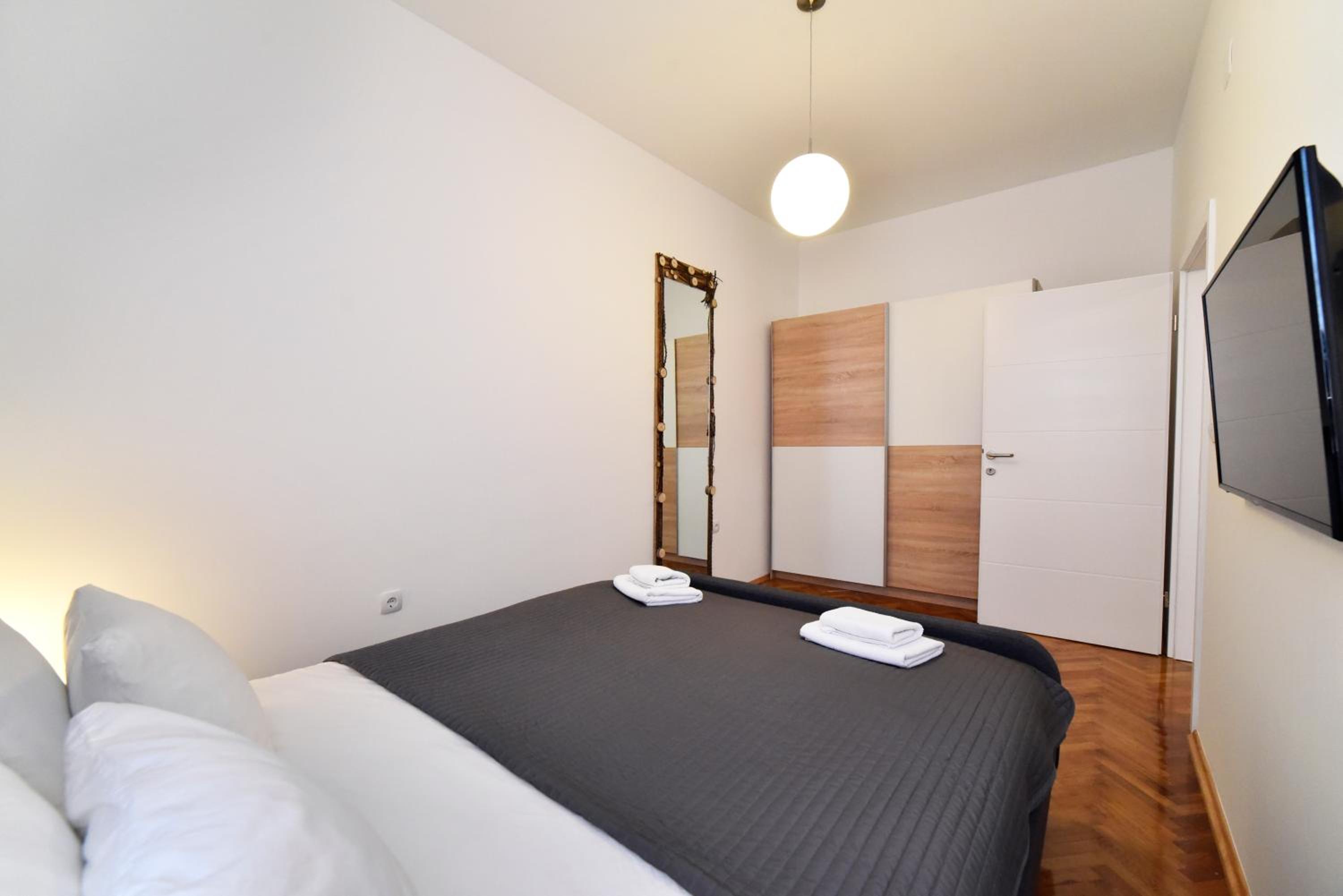 One-Bedroom Apartment - Photo 18