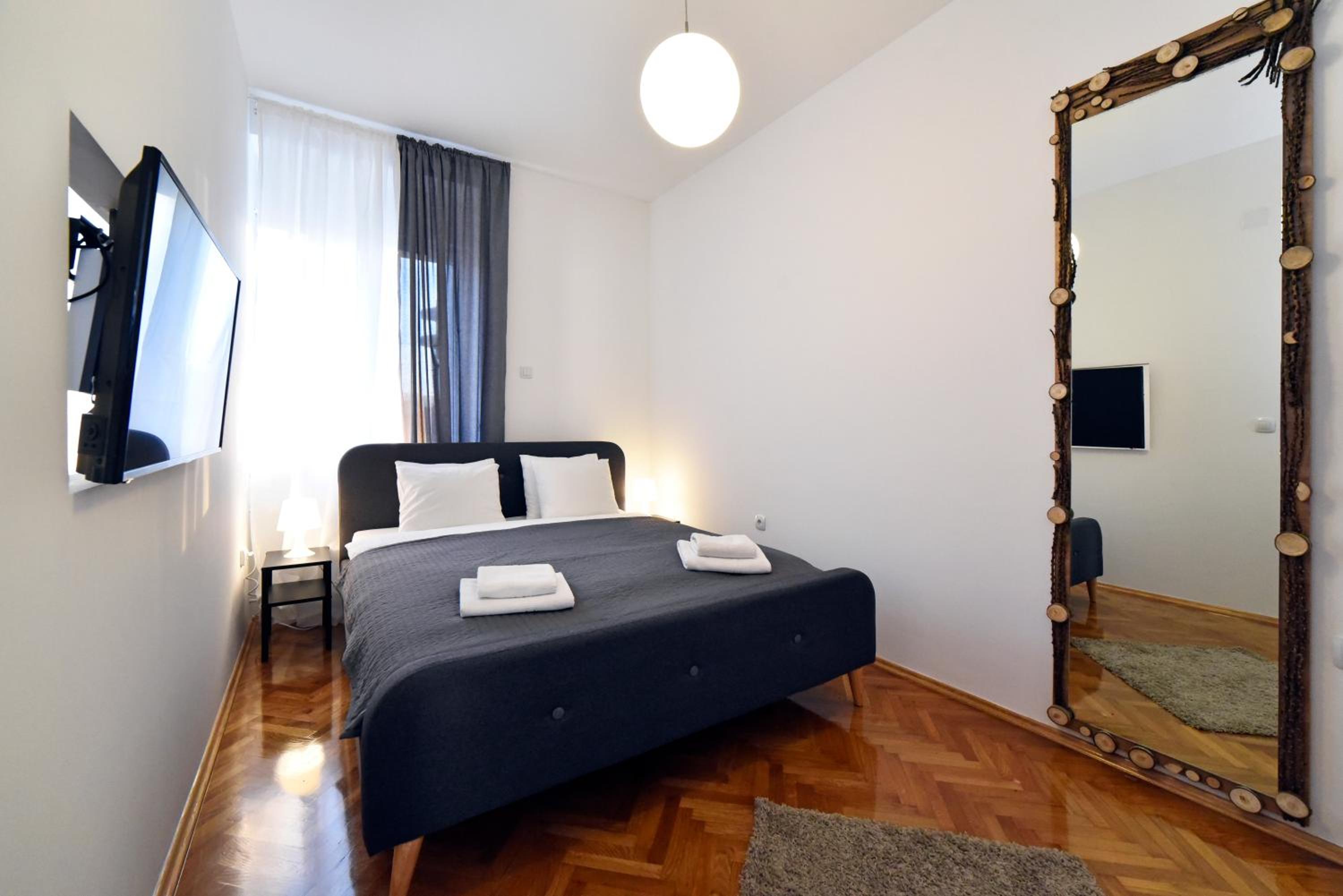 One-Bedroom Apartment - Photo 15