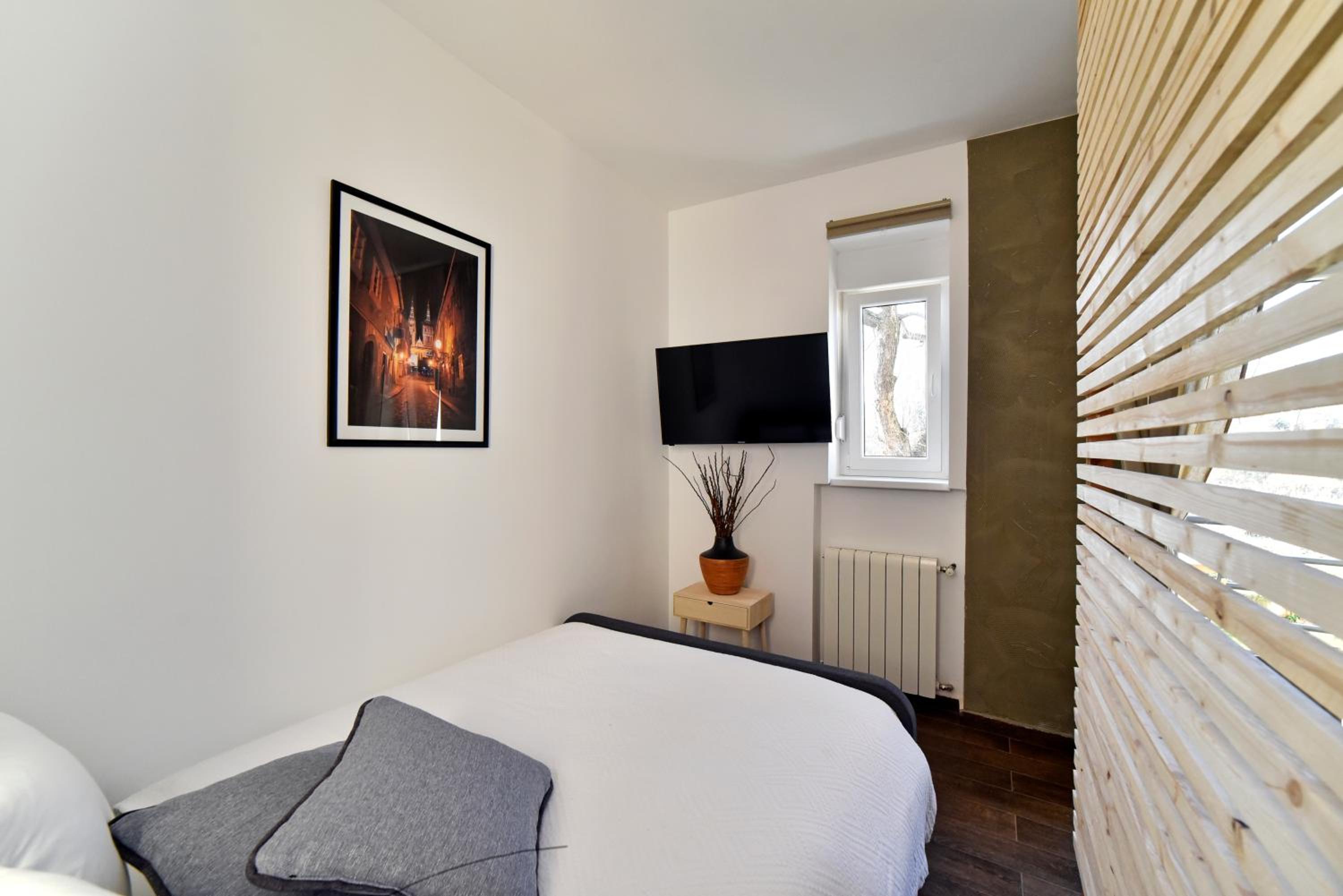 Studio Apartment - Photo 4