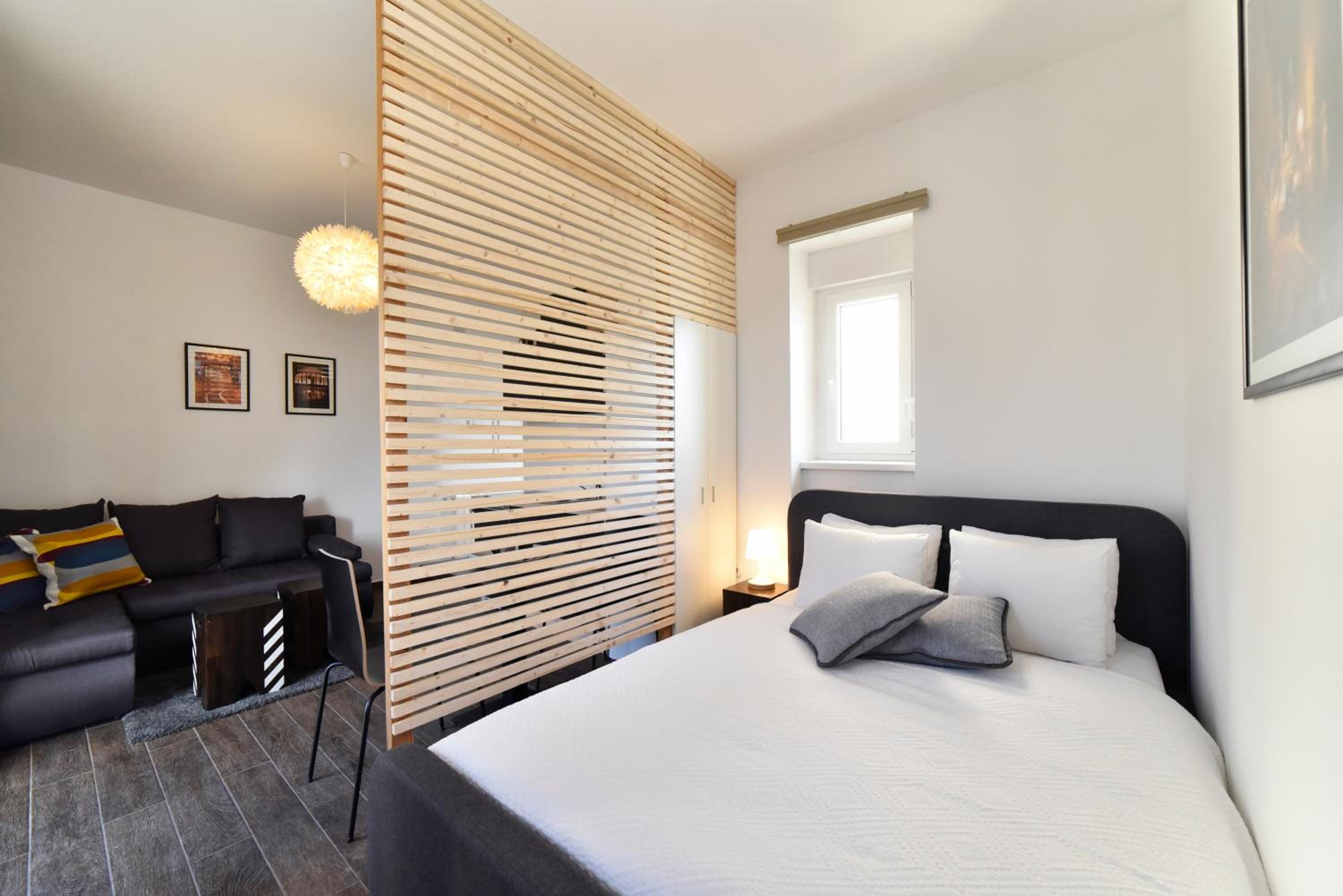 Studio Apartment - Photo 1
