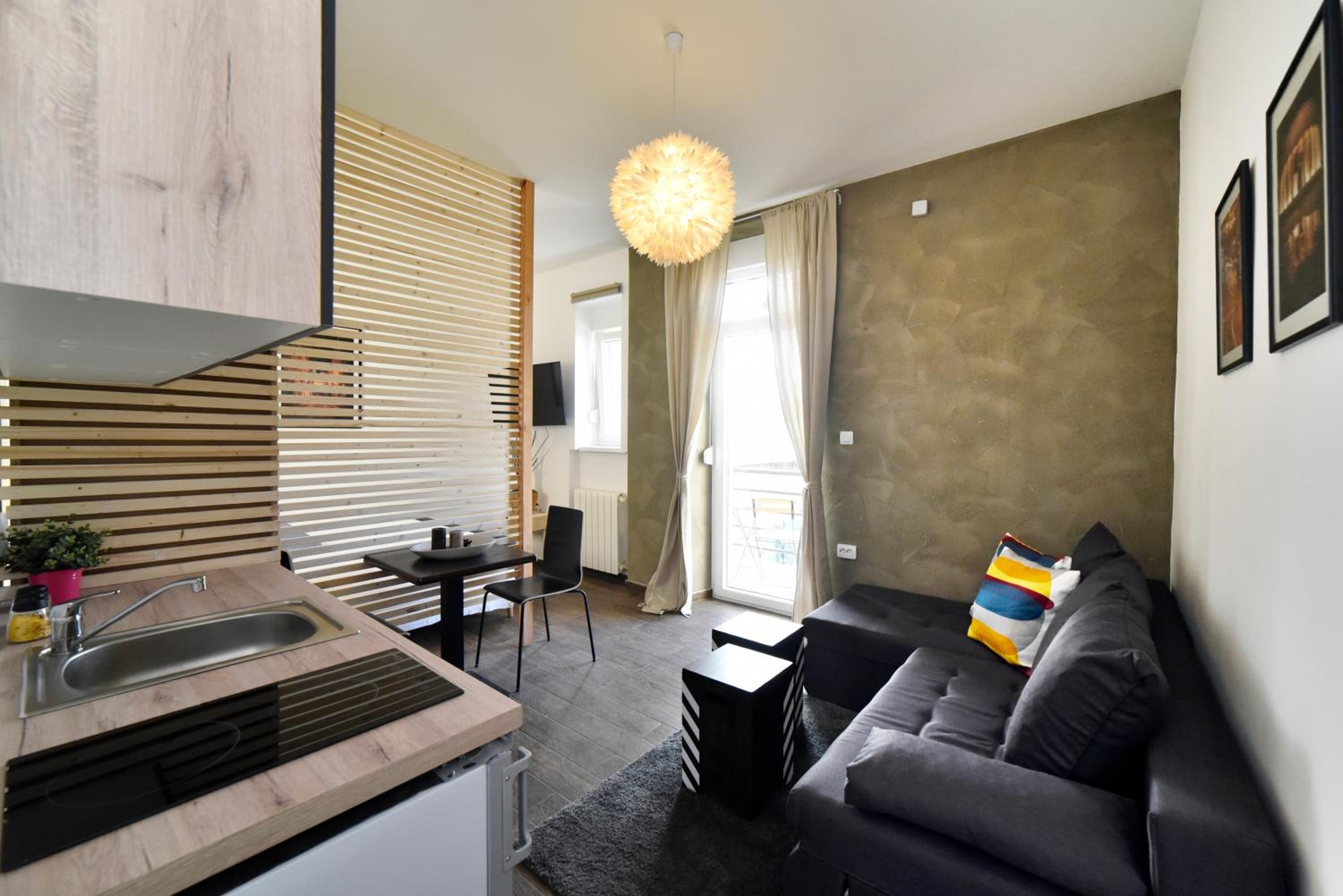 Studio Apartment - Photo 8