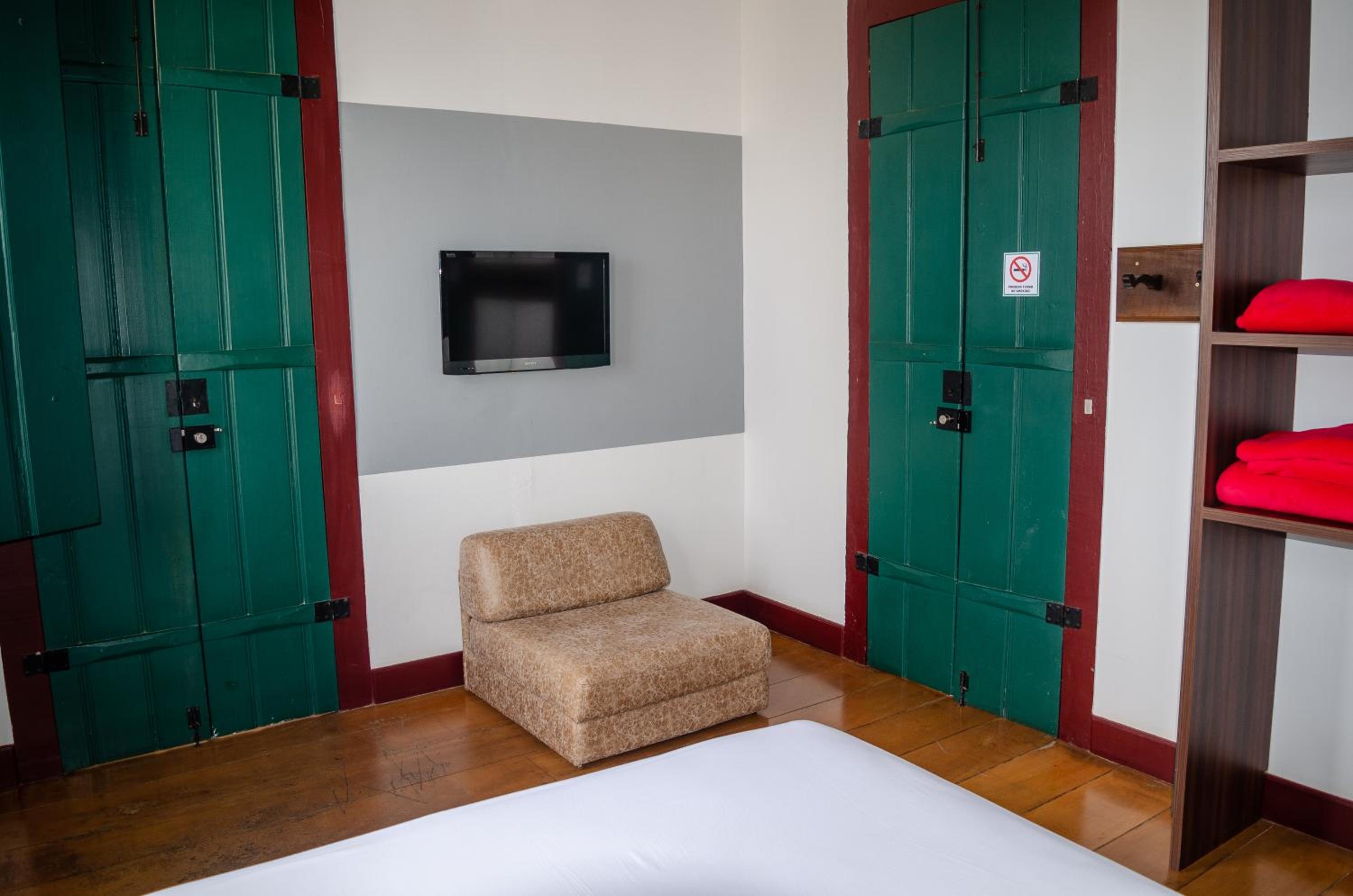 Deluxe Family Suite photo 3