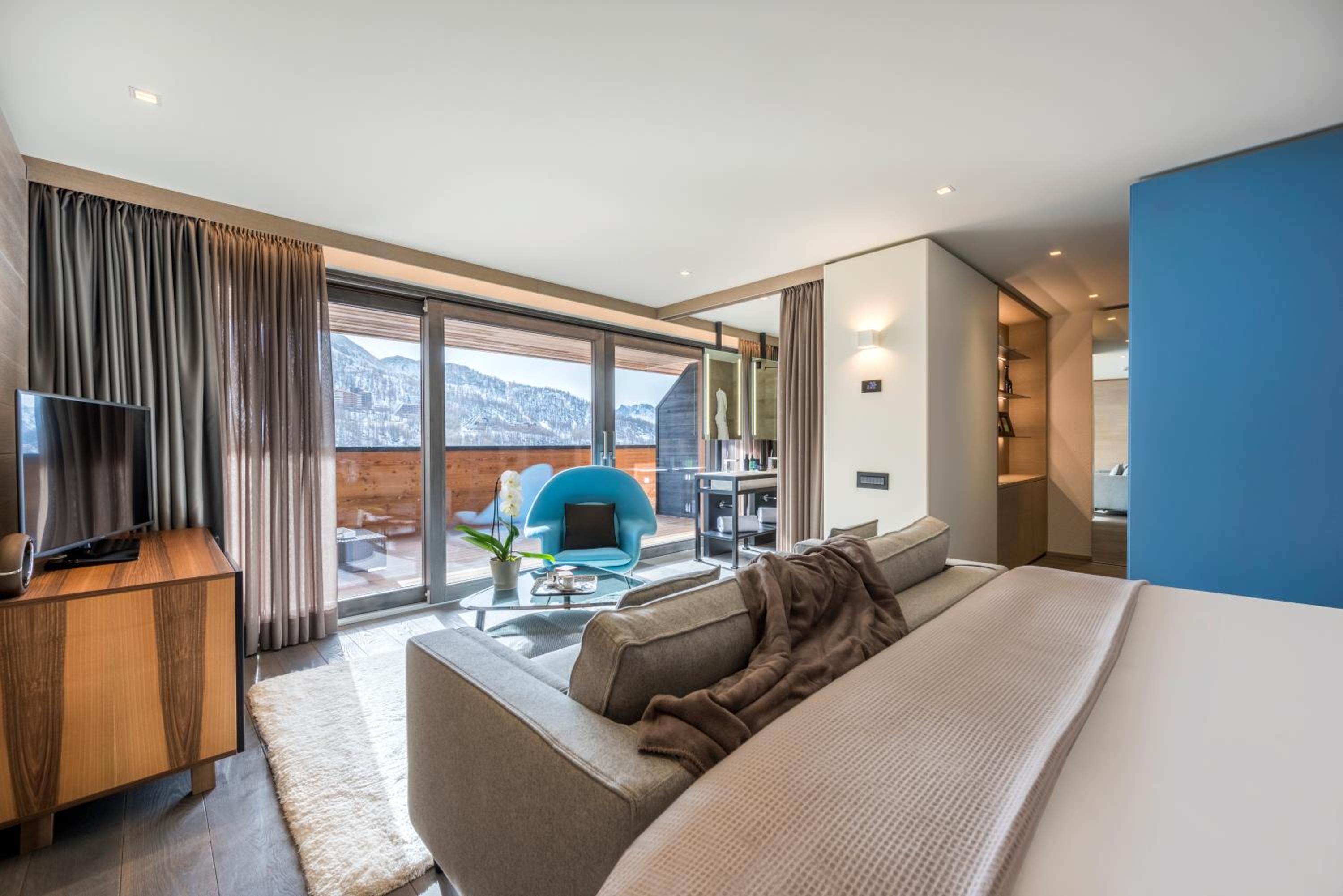 Junior Suite with Balcony photo 1