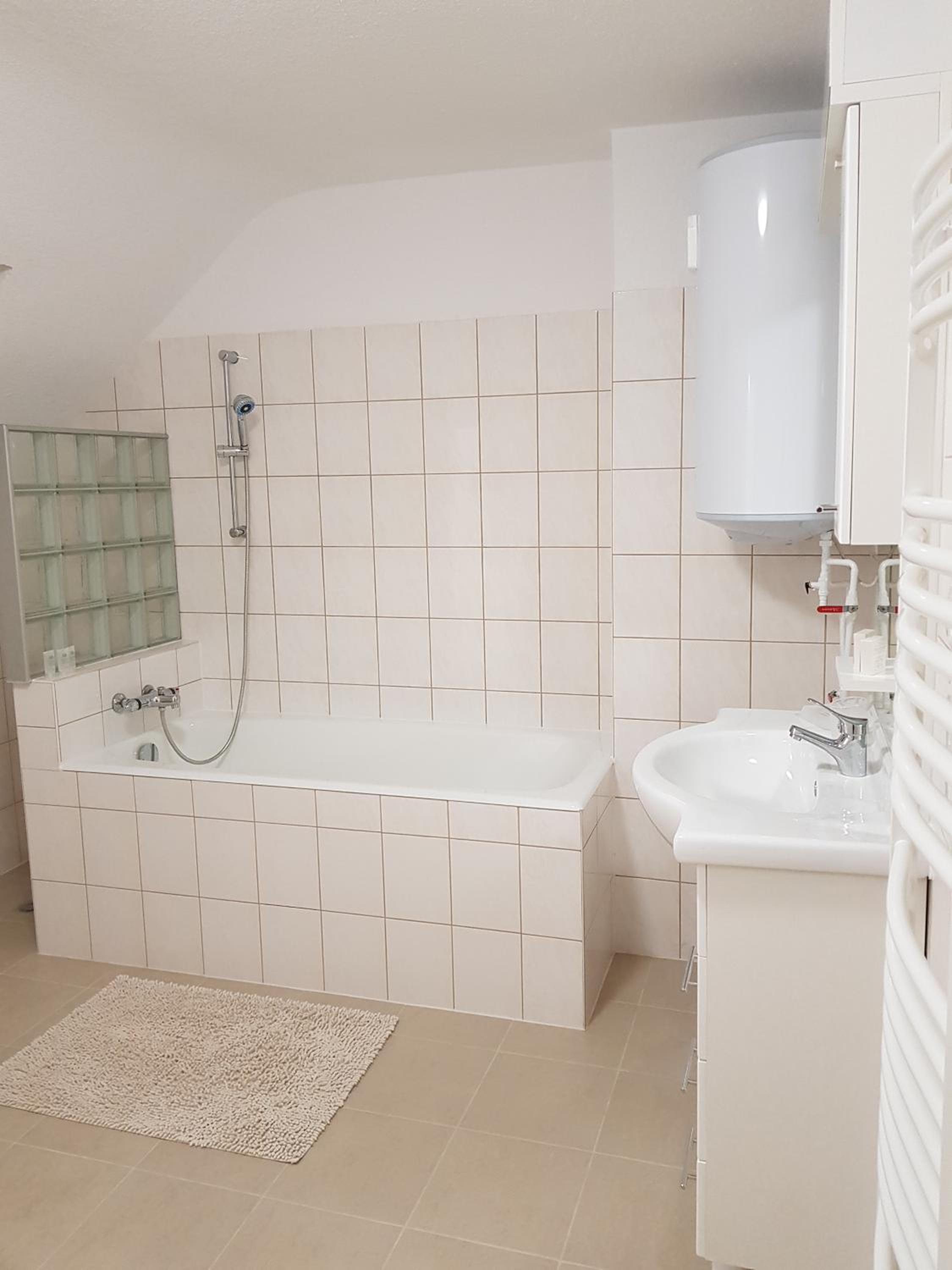 Three-Bedroom Apartment - Photo 9