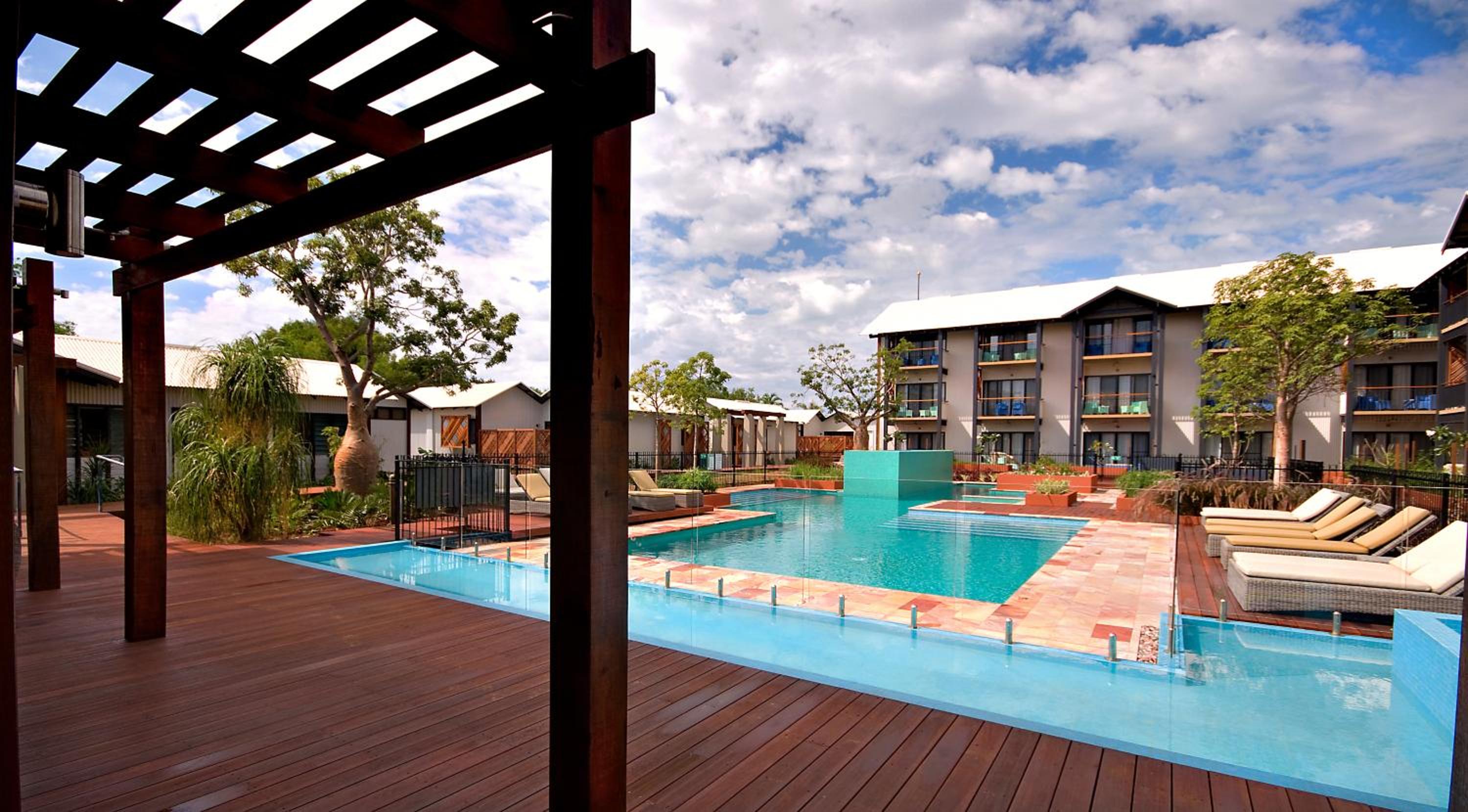 Pool View King Room photo 2