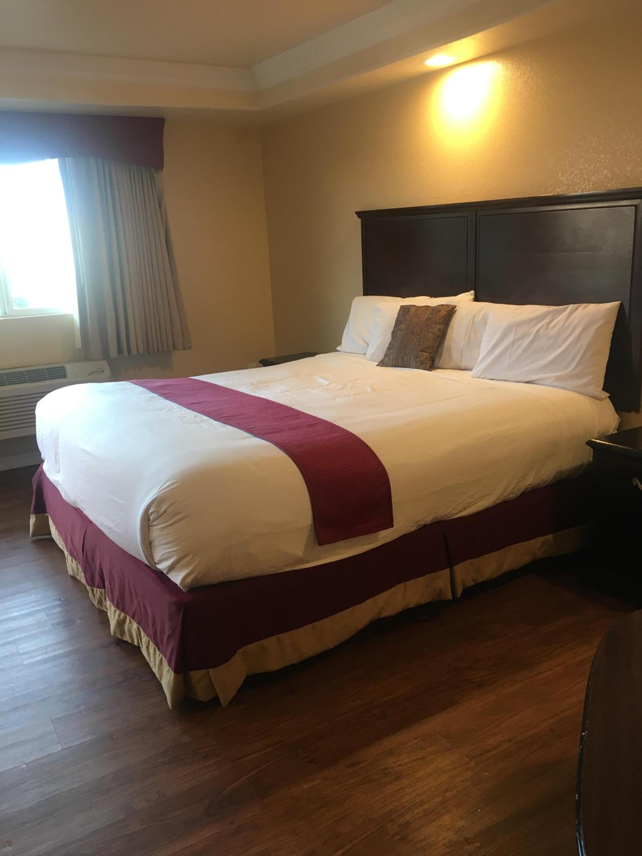 Queen Room with Two Queen Beds - Photo 1