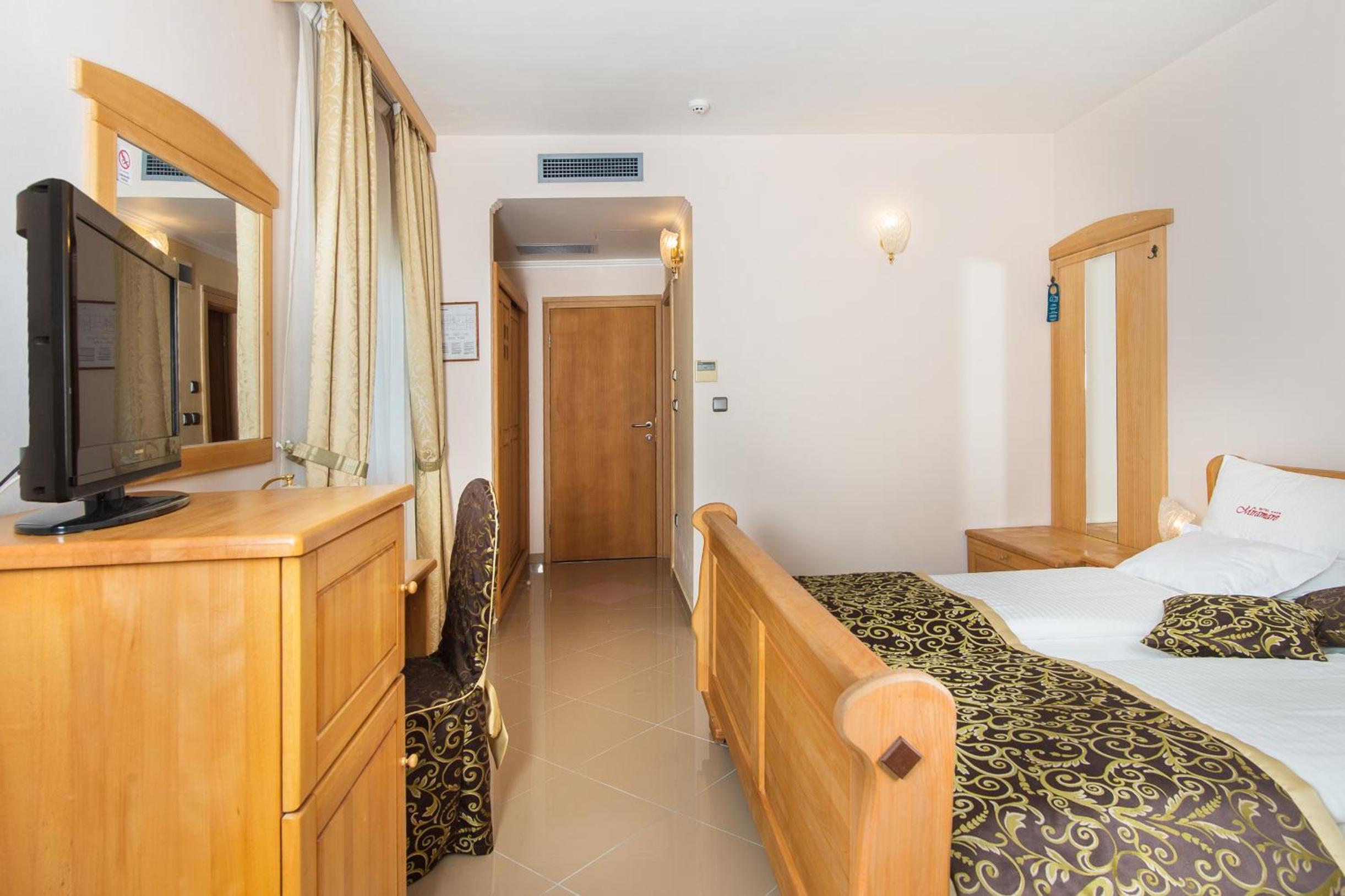 Standard Double Room Without Balcony - Photo 1