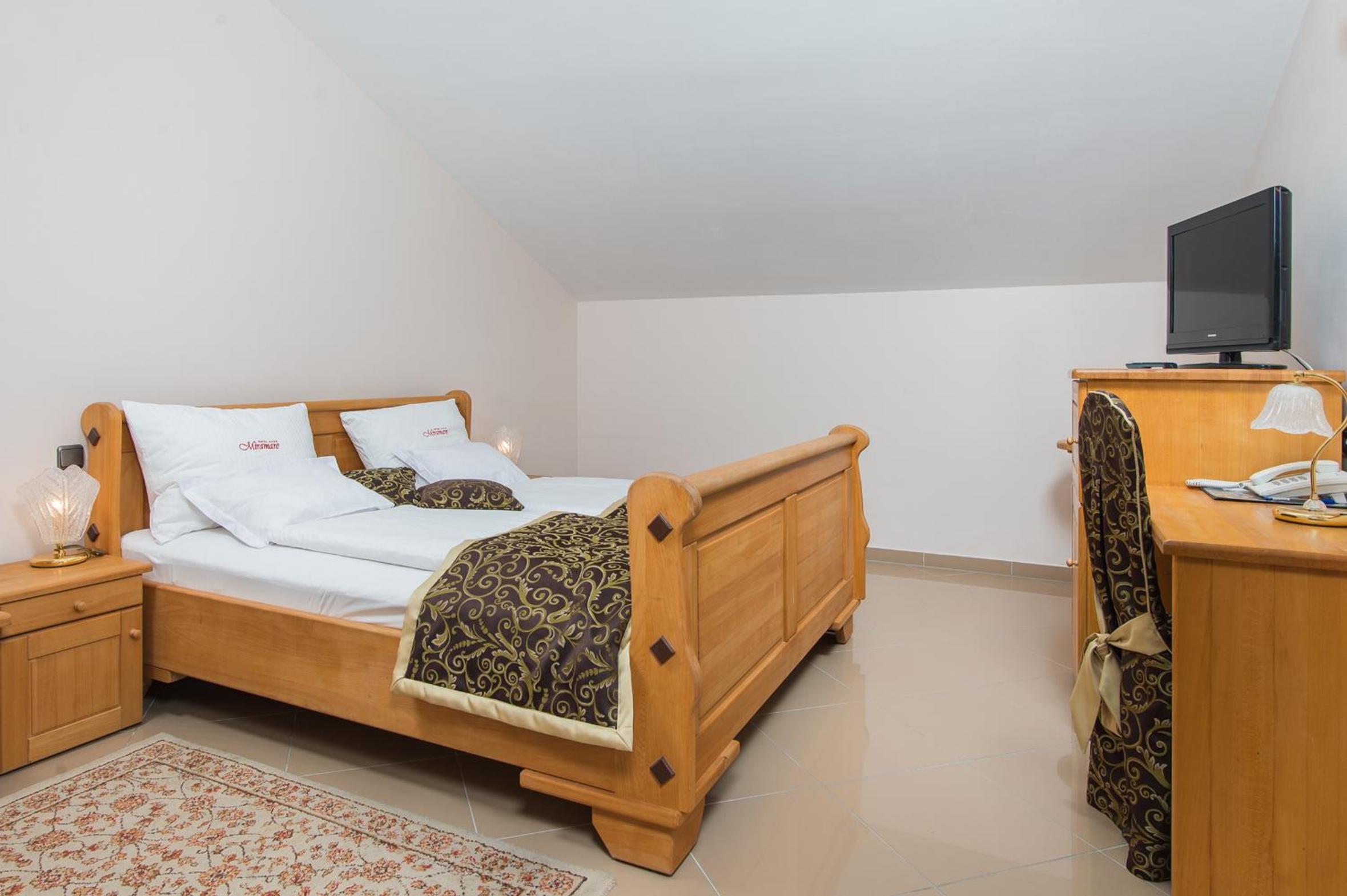 Standard Double Room Without Balcony - Photo 2