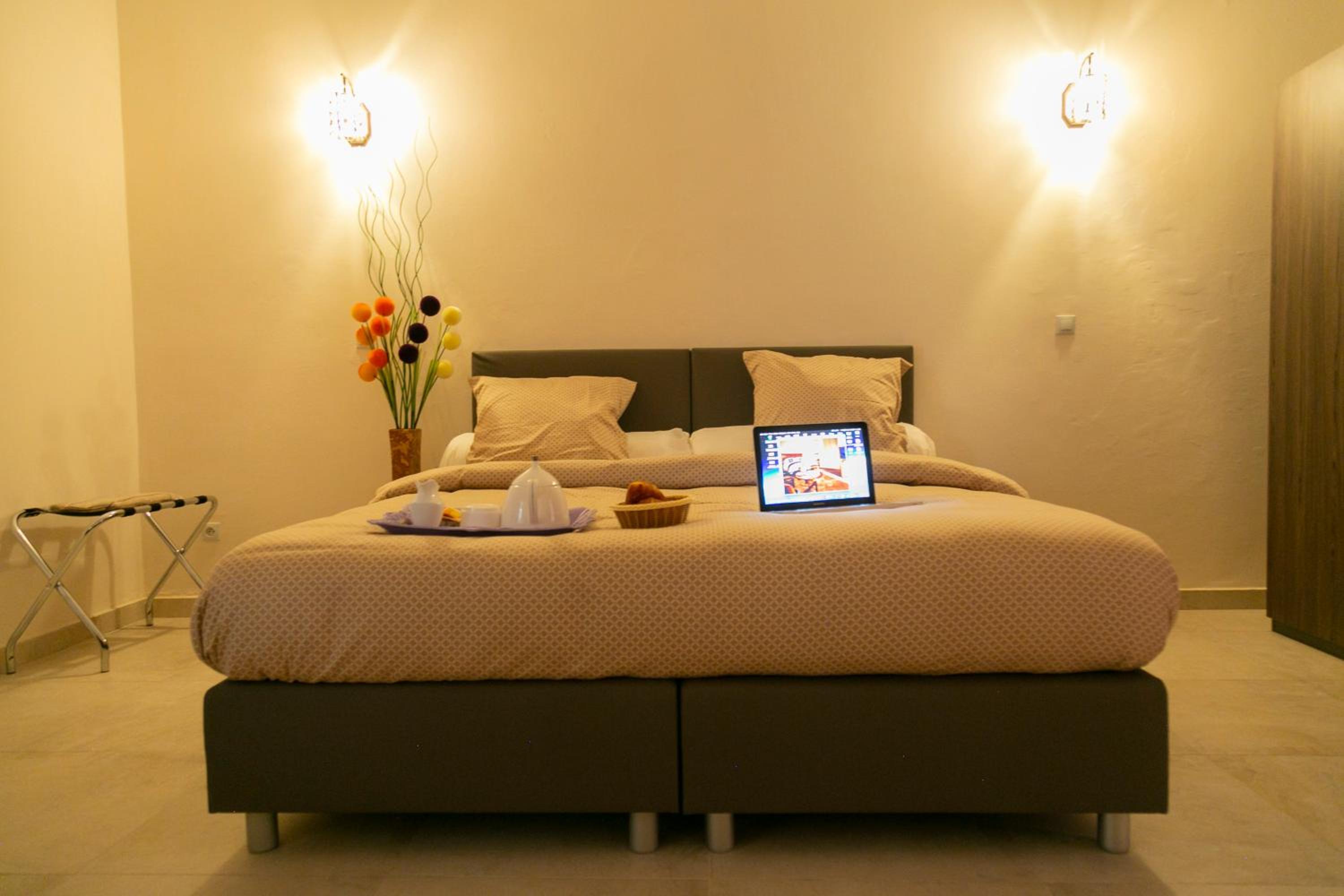 Deluxe Room (2 Adults + 1 Child)