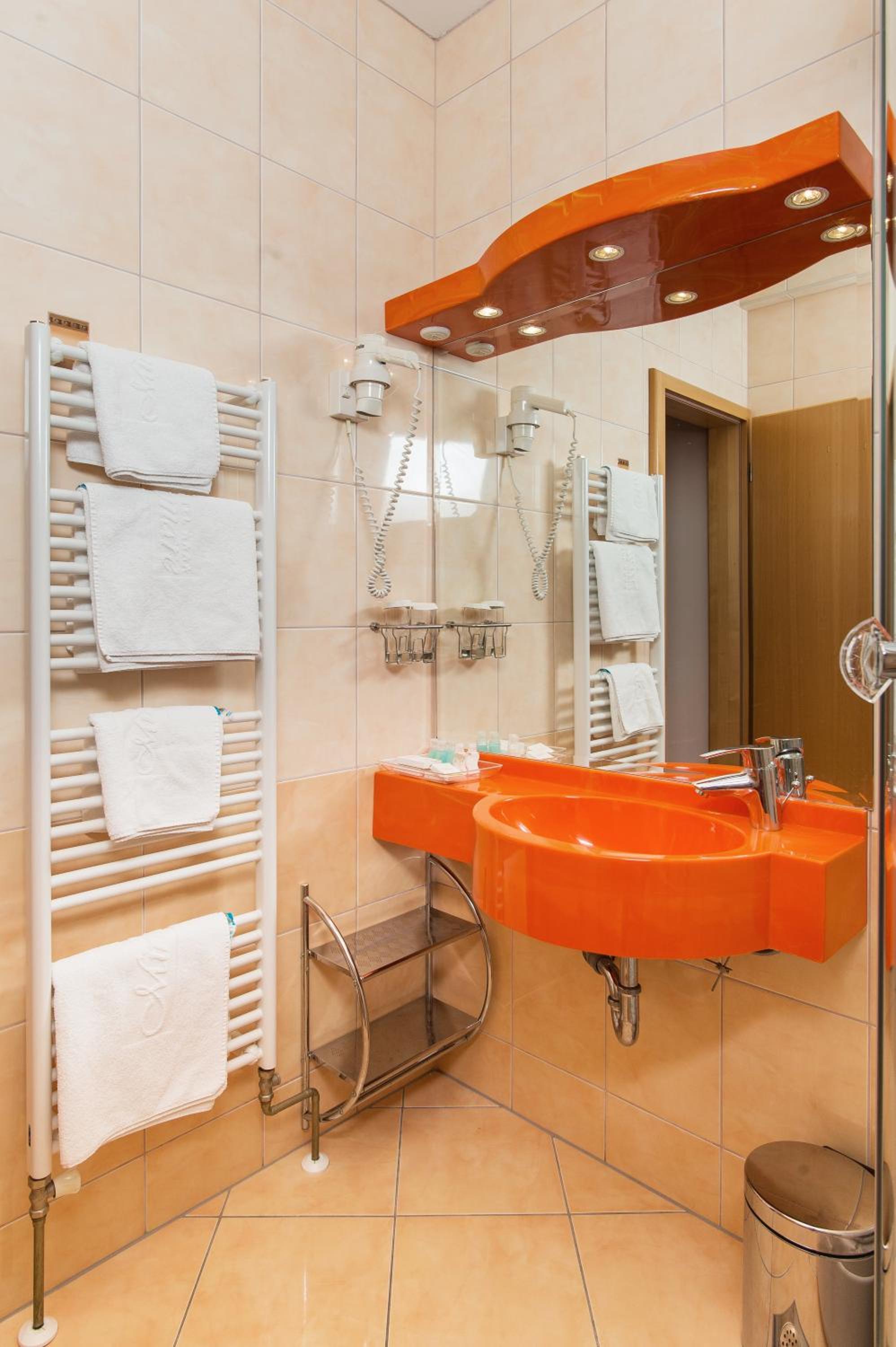 Standard Double Room with Balcony - Photo 2