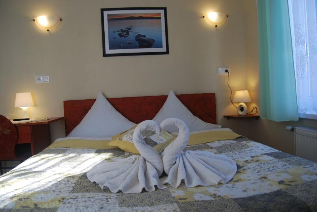 Economy Triple Room photo 3