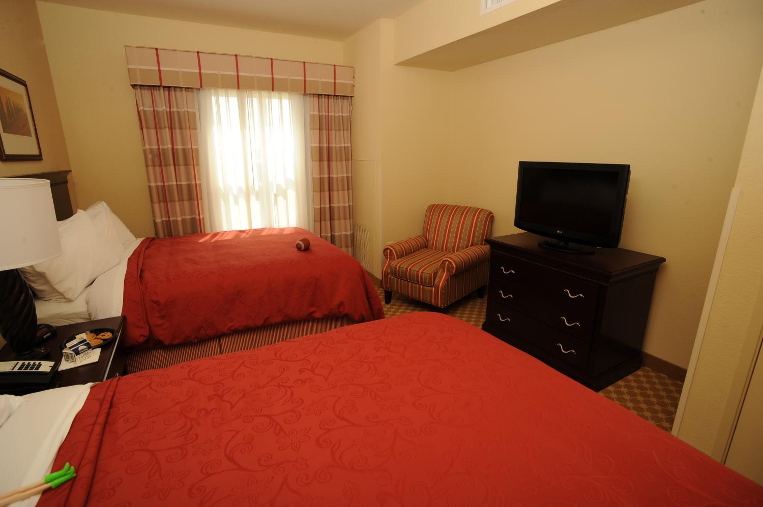 Queen Room with Two Queen Beds - Non-Smoking - Photo 3