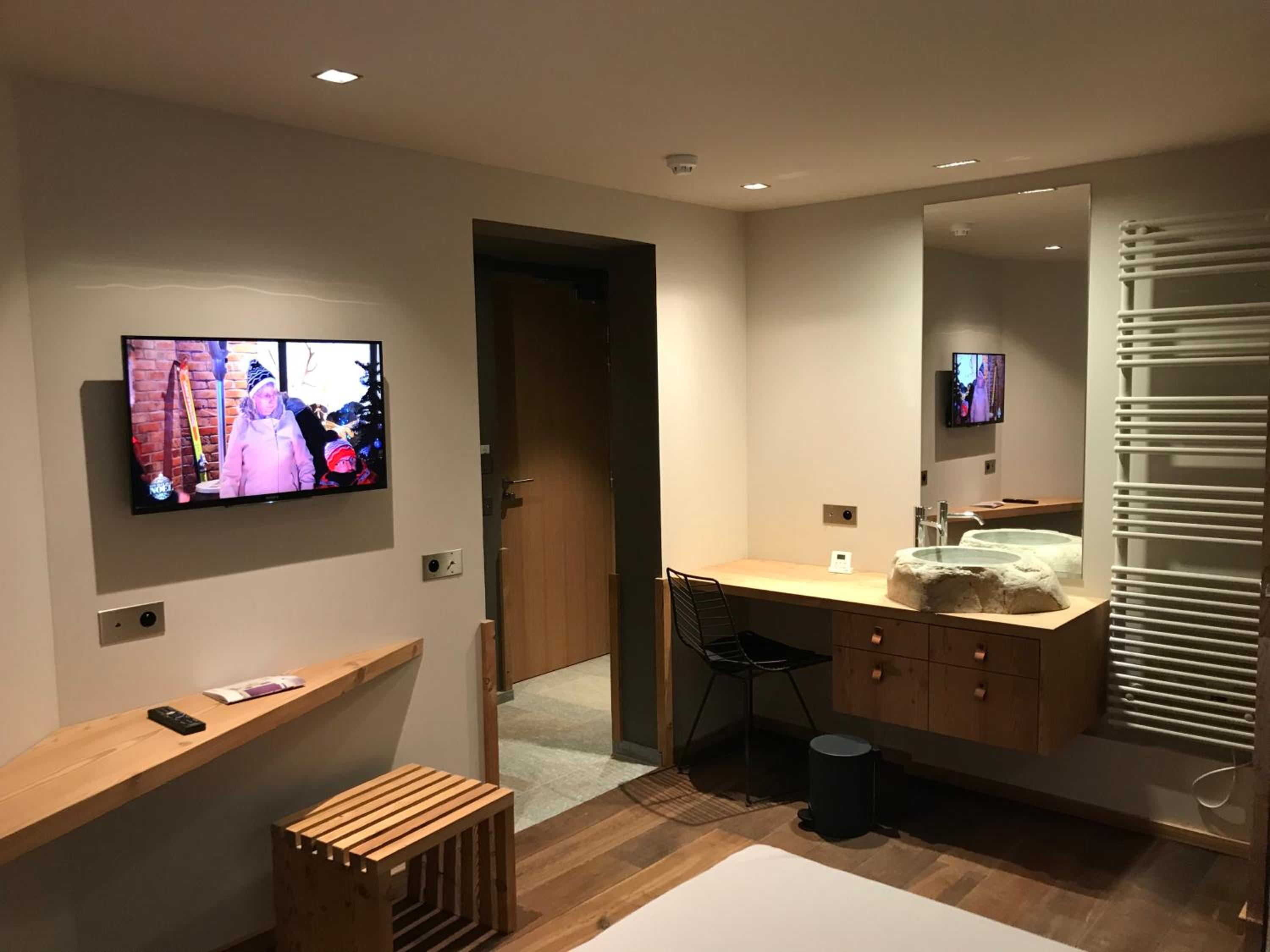 Queen Room photo 1