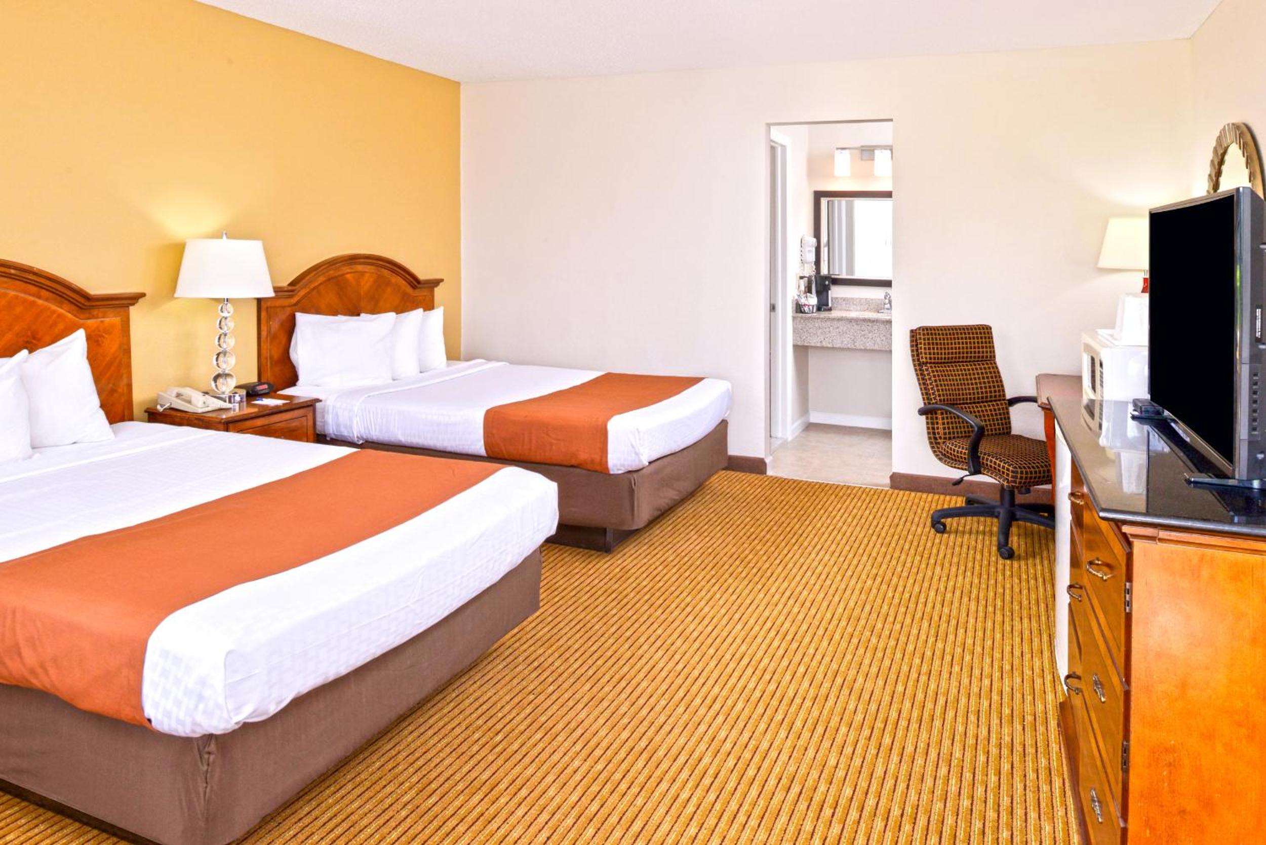 Double Room with Two Double Beds - Non-Smoking - Photo 7