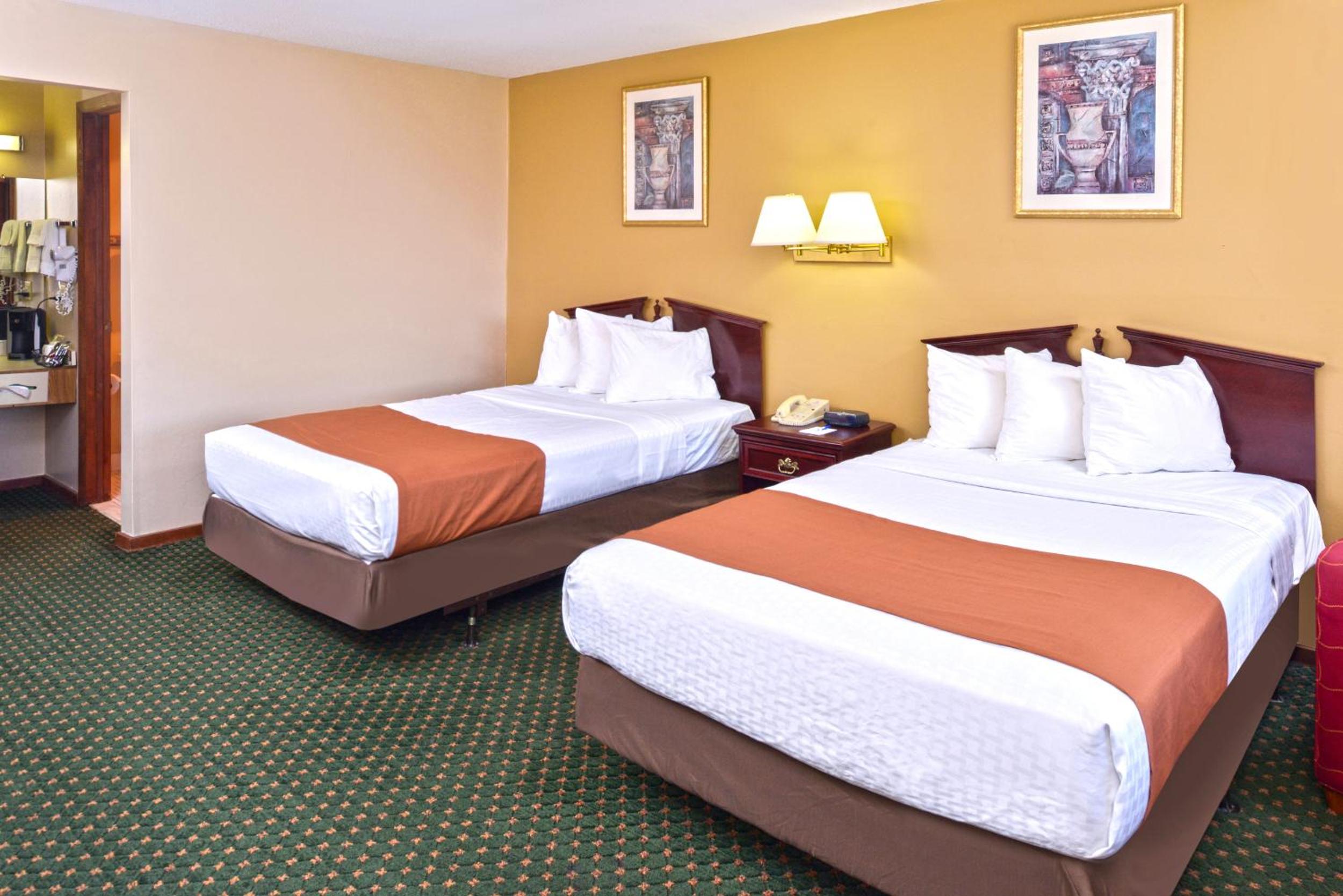 Double Room with Two Double Beds - Non-Smoking - Photo 9