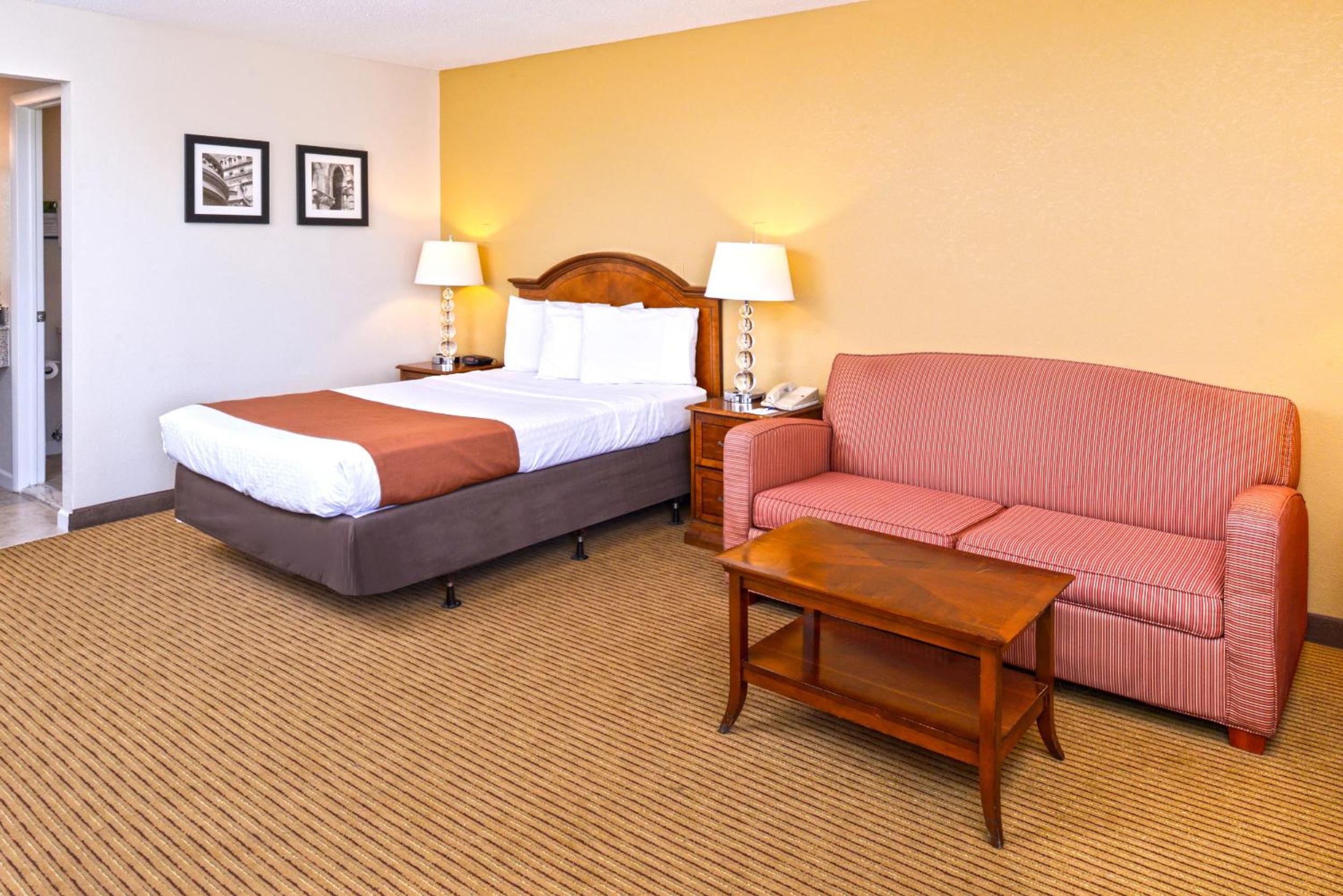 Deluxe Room with One Double Bed - Non-Smoking - Photo 3