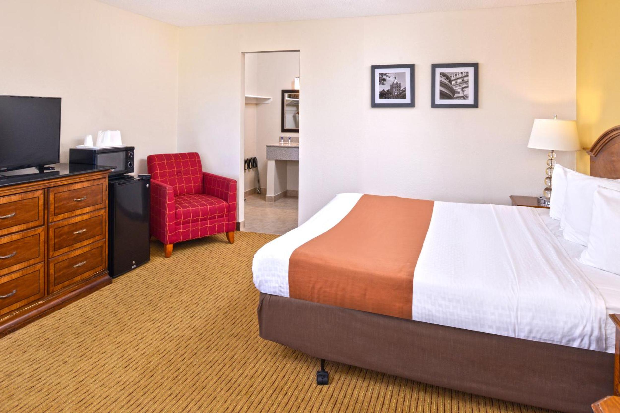 Deluxe Room with One Double Bed - Non-Smoking - Photo 1