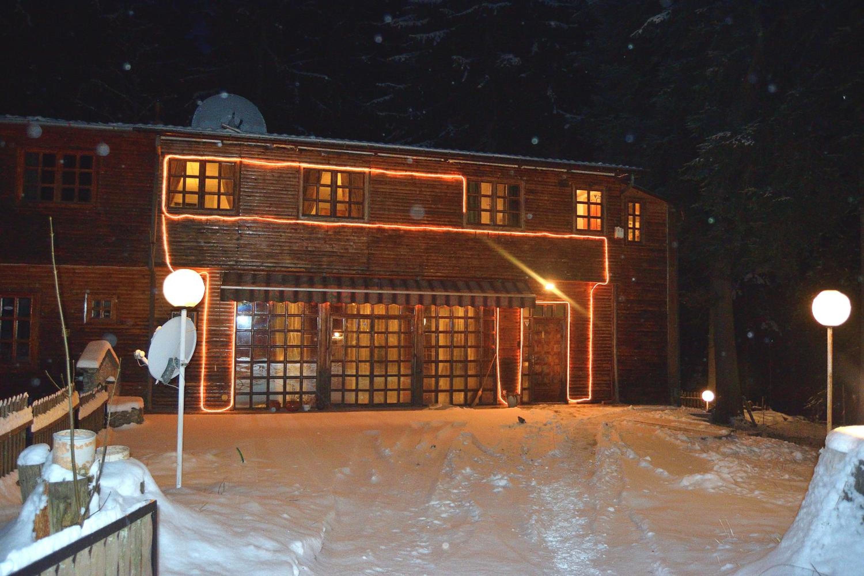 Four-Bedroom Villa with Jacuzzi - Photo 15