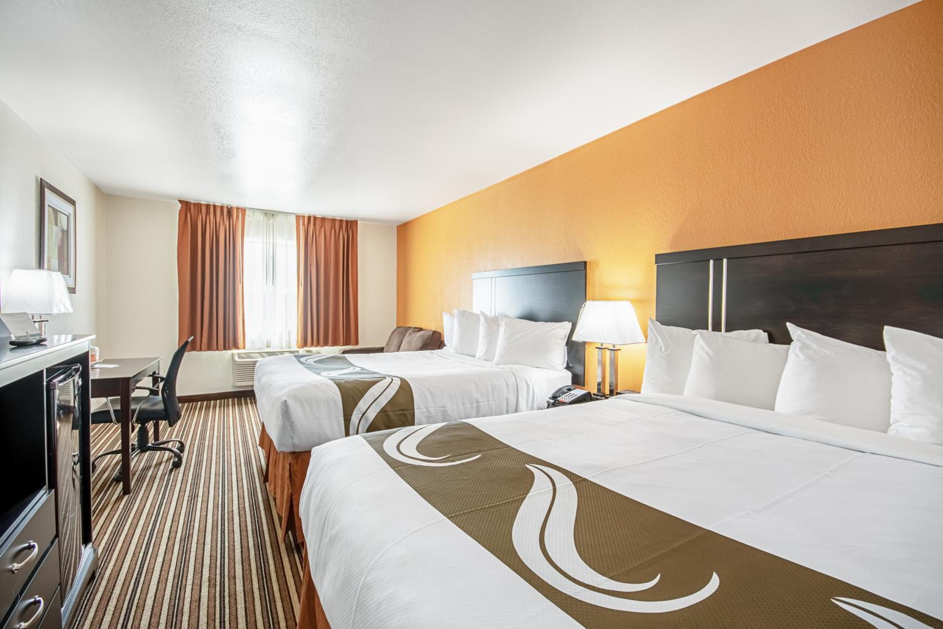 Queen Room with Two Queen Beds - Non-Smoking - Photo 1