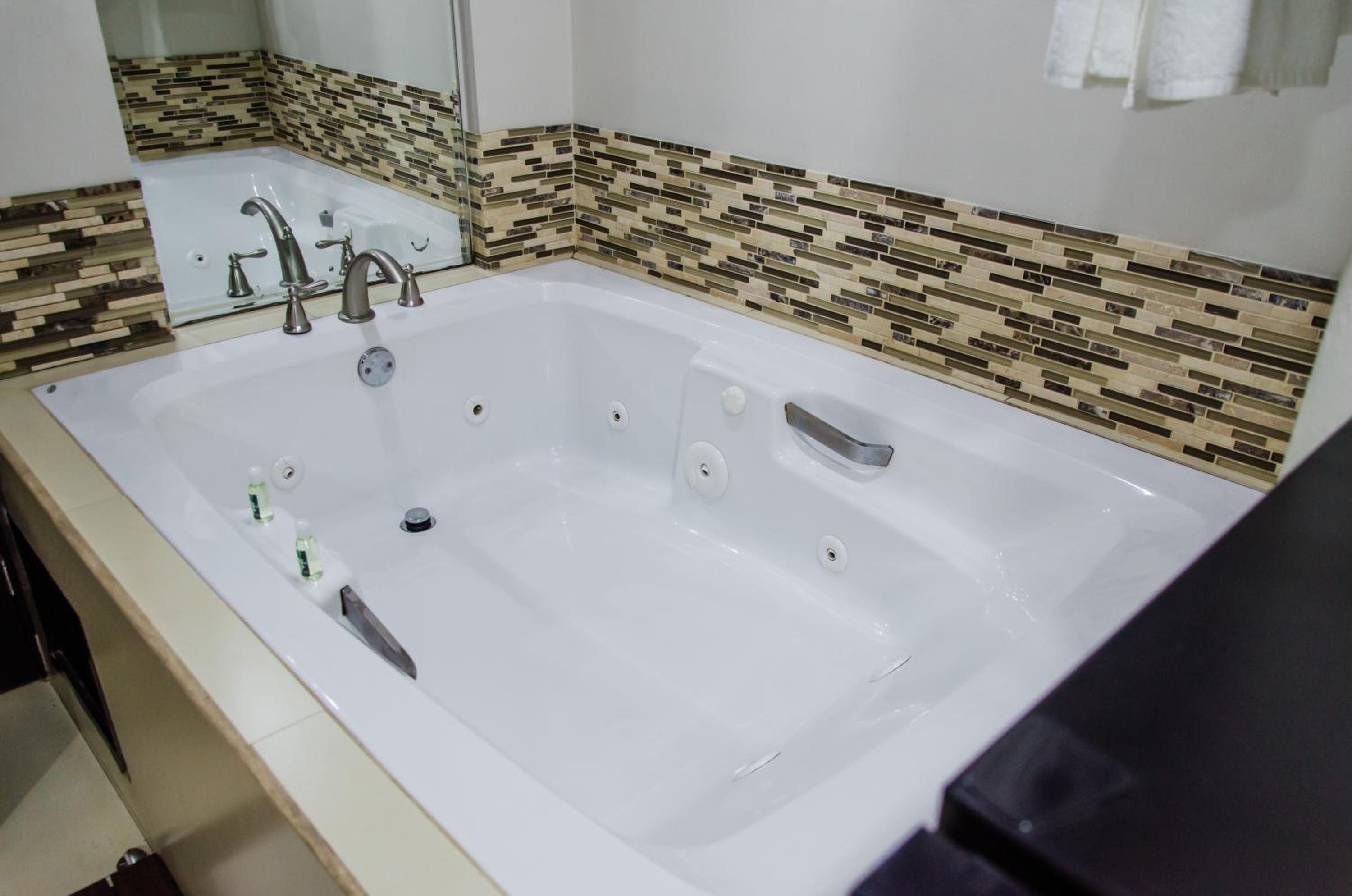 Suite with Spa Bath photo 3