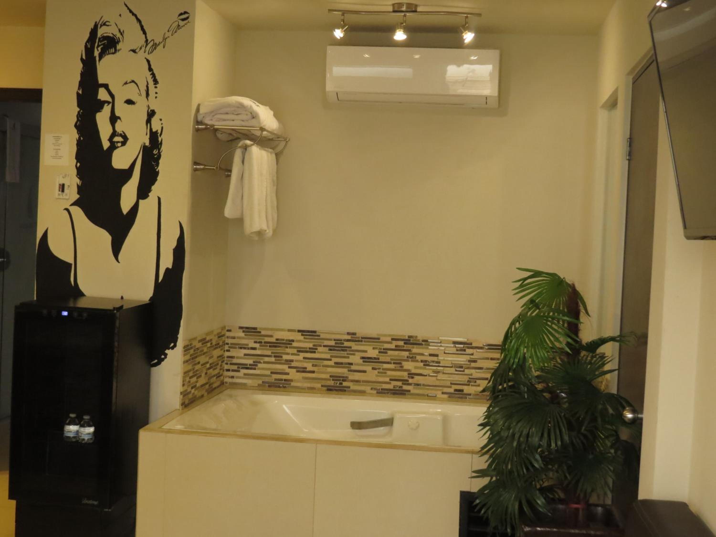 Suite with Spa Bath photo 2