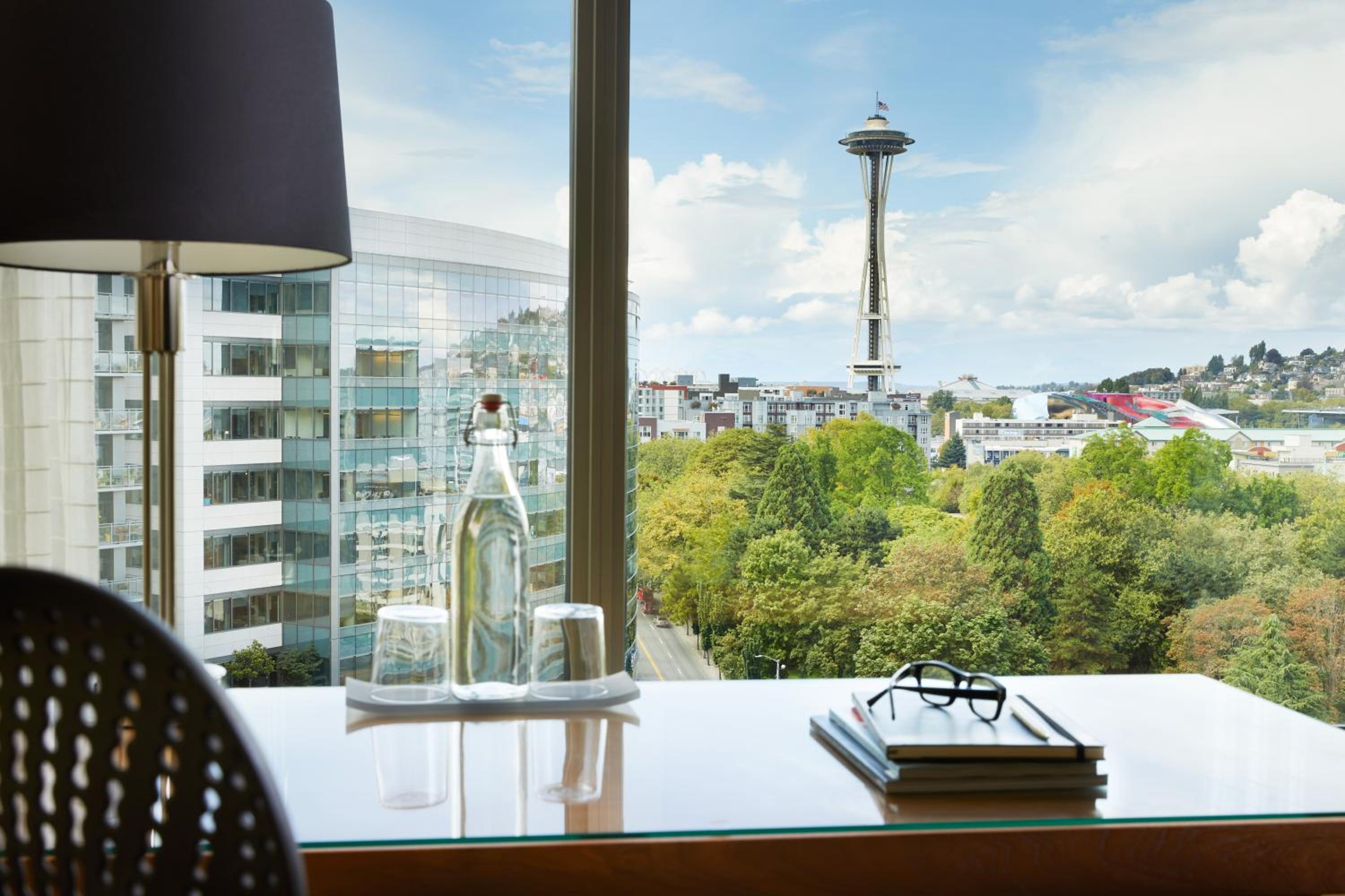 Deluxe Double Room With Space Needle View