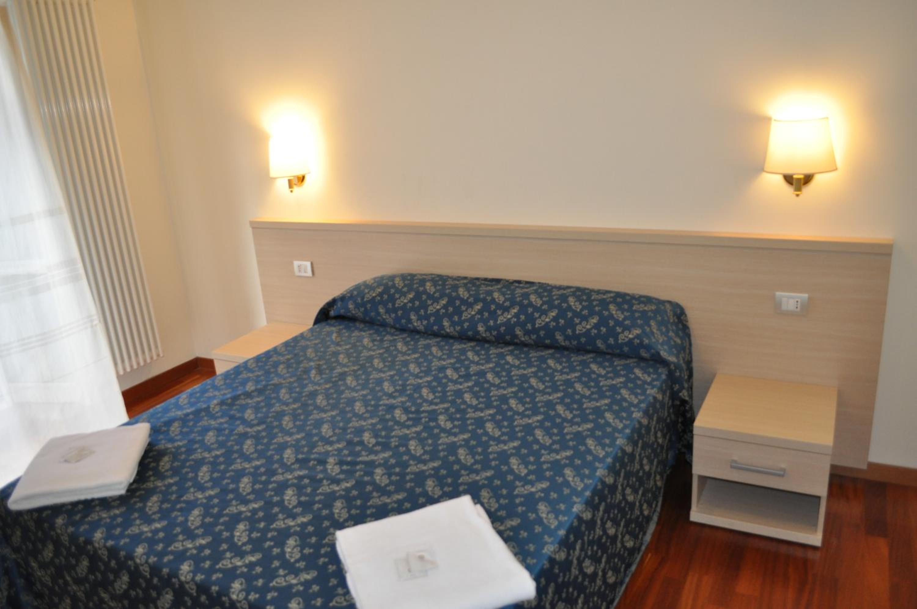 Double Room with Private External Bathroom photo 2