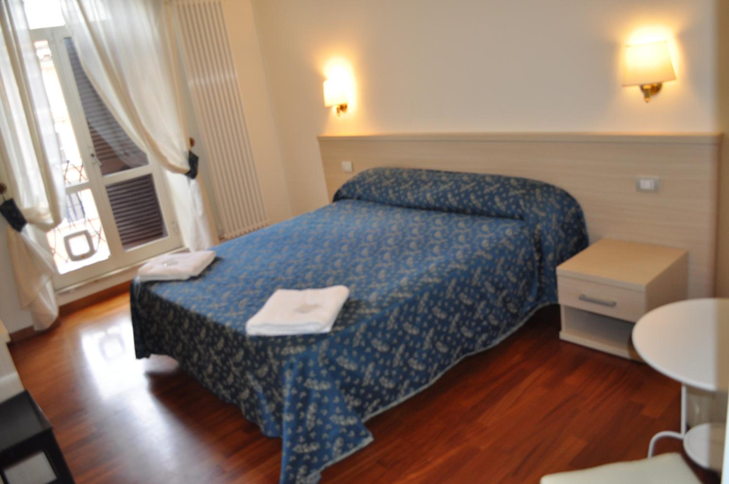 Double Room with Private External Bathroom photo 1