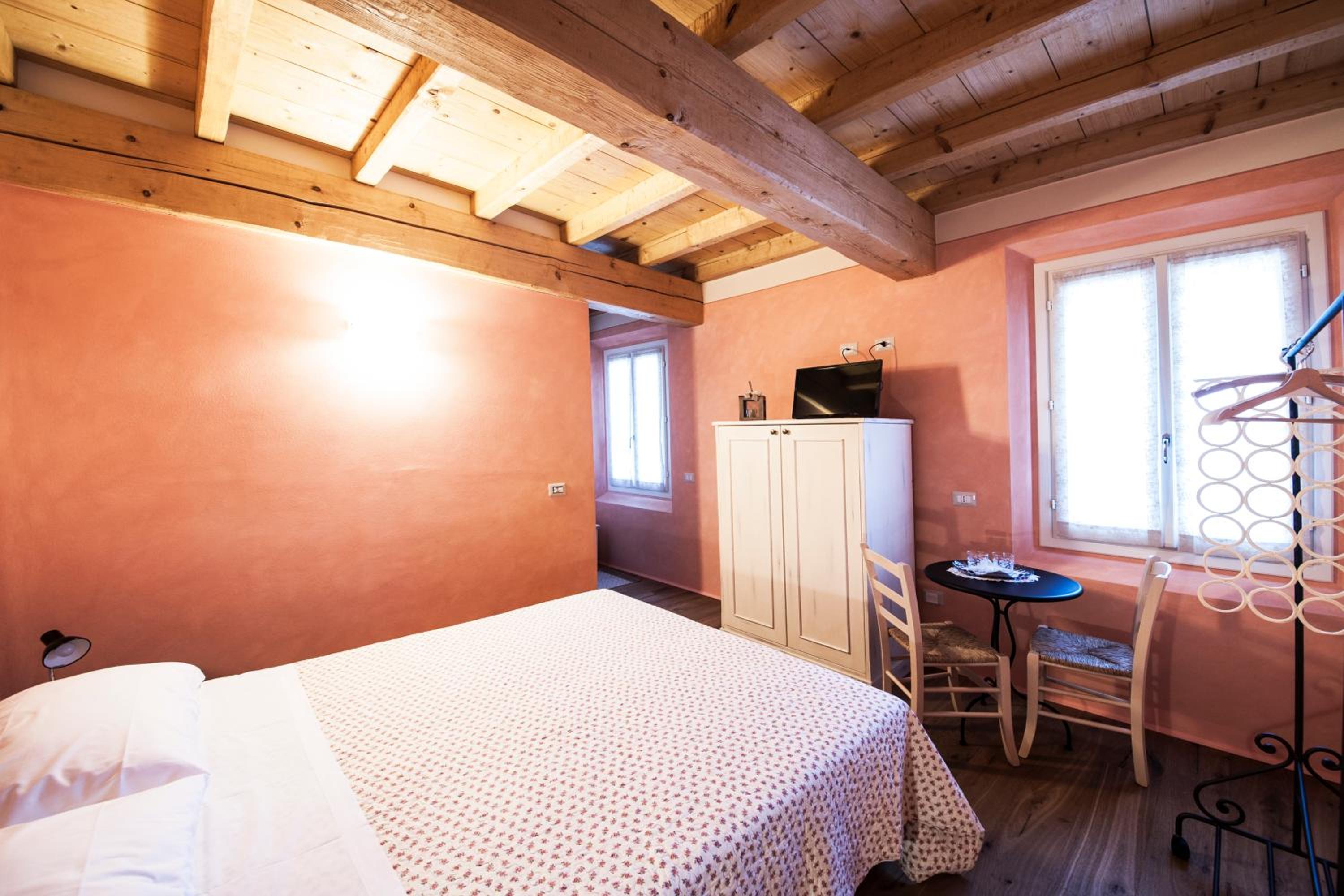 Double Room - Photo 9