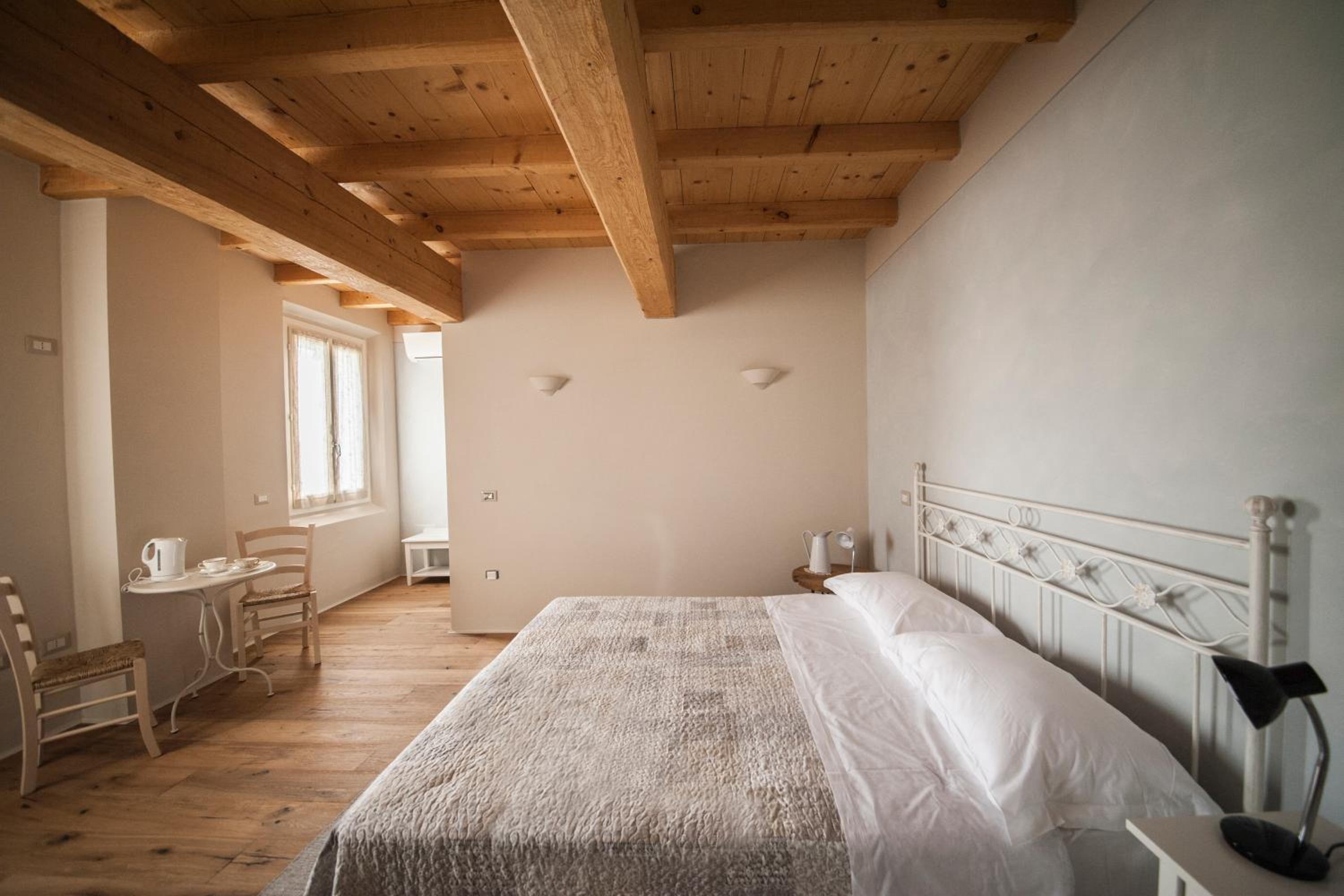 Double Room - Photo 7