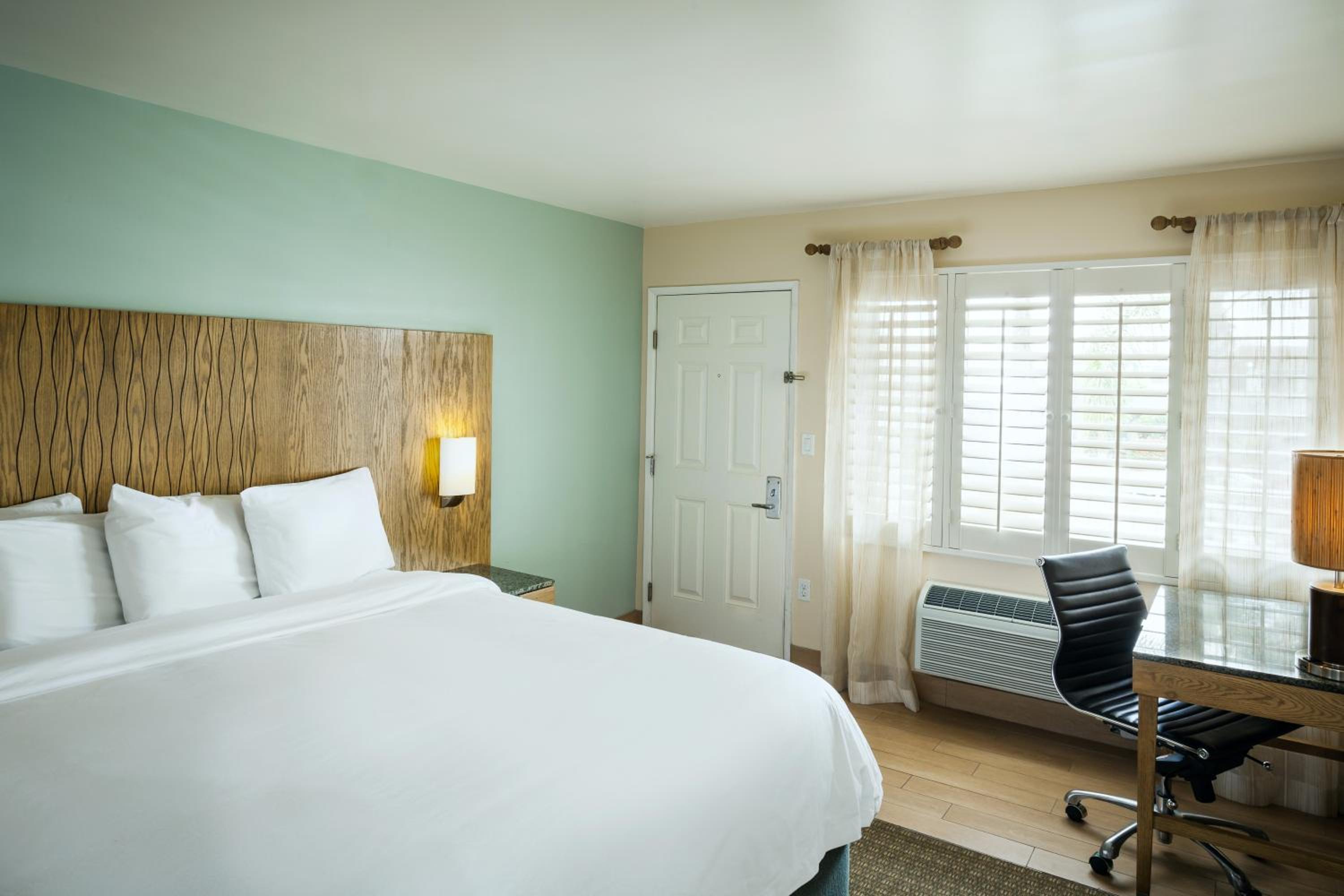 Standard King Room - Photo 1