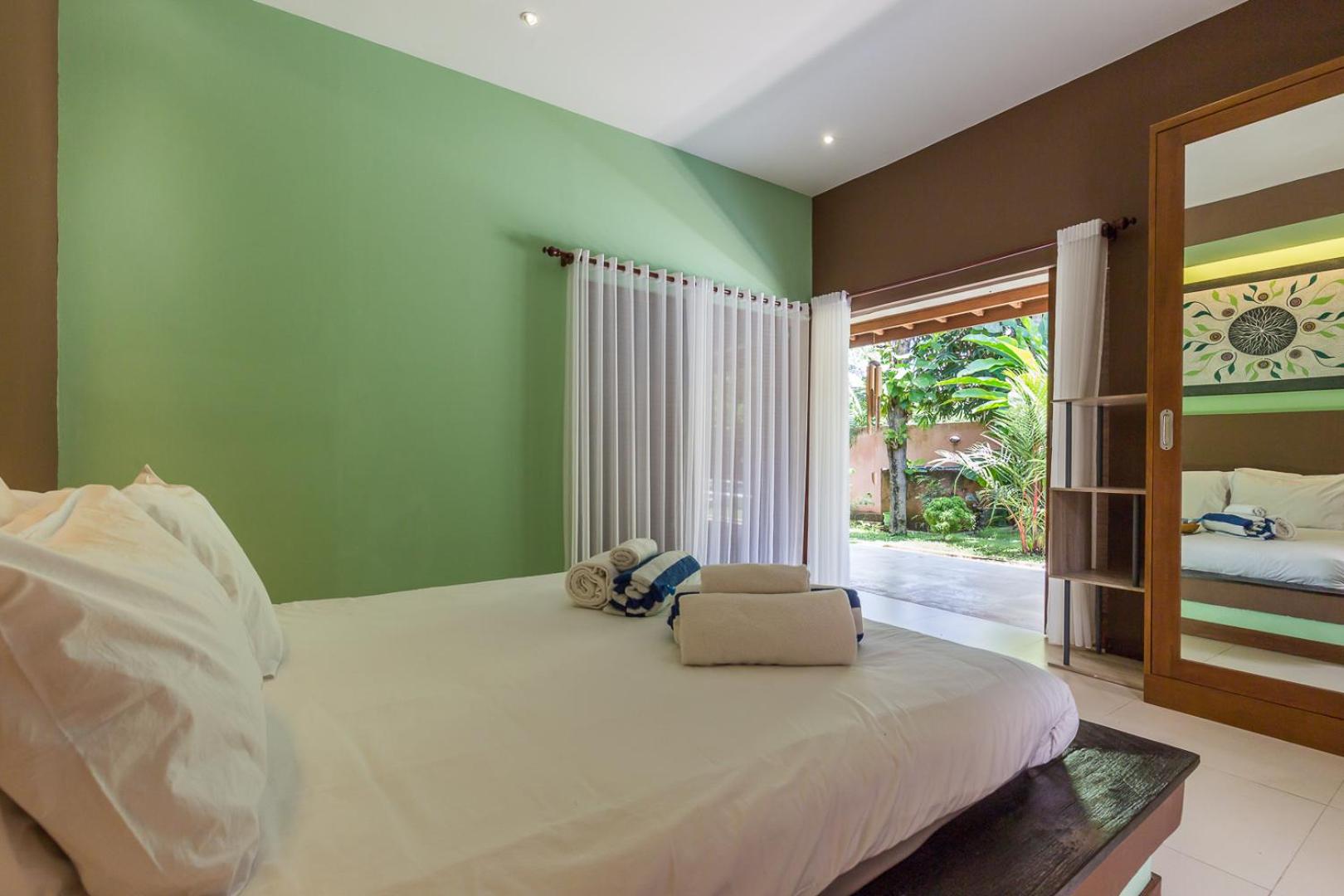 Double Room with Pool View - Photo 11