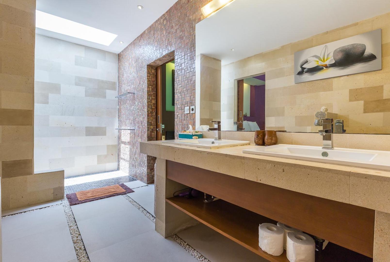 Double Room with Pool View - Photo 8
