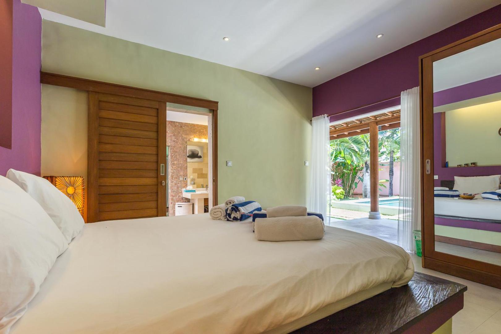Double Room with Pool View - Photo 6