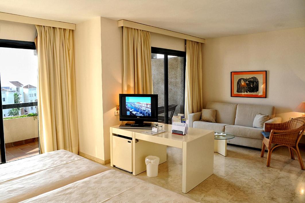 Superior Double or Twin Room (2 Adults + 2 Children) - Photo 1