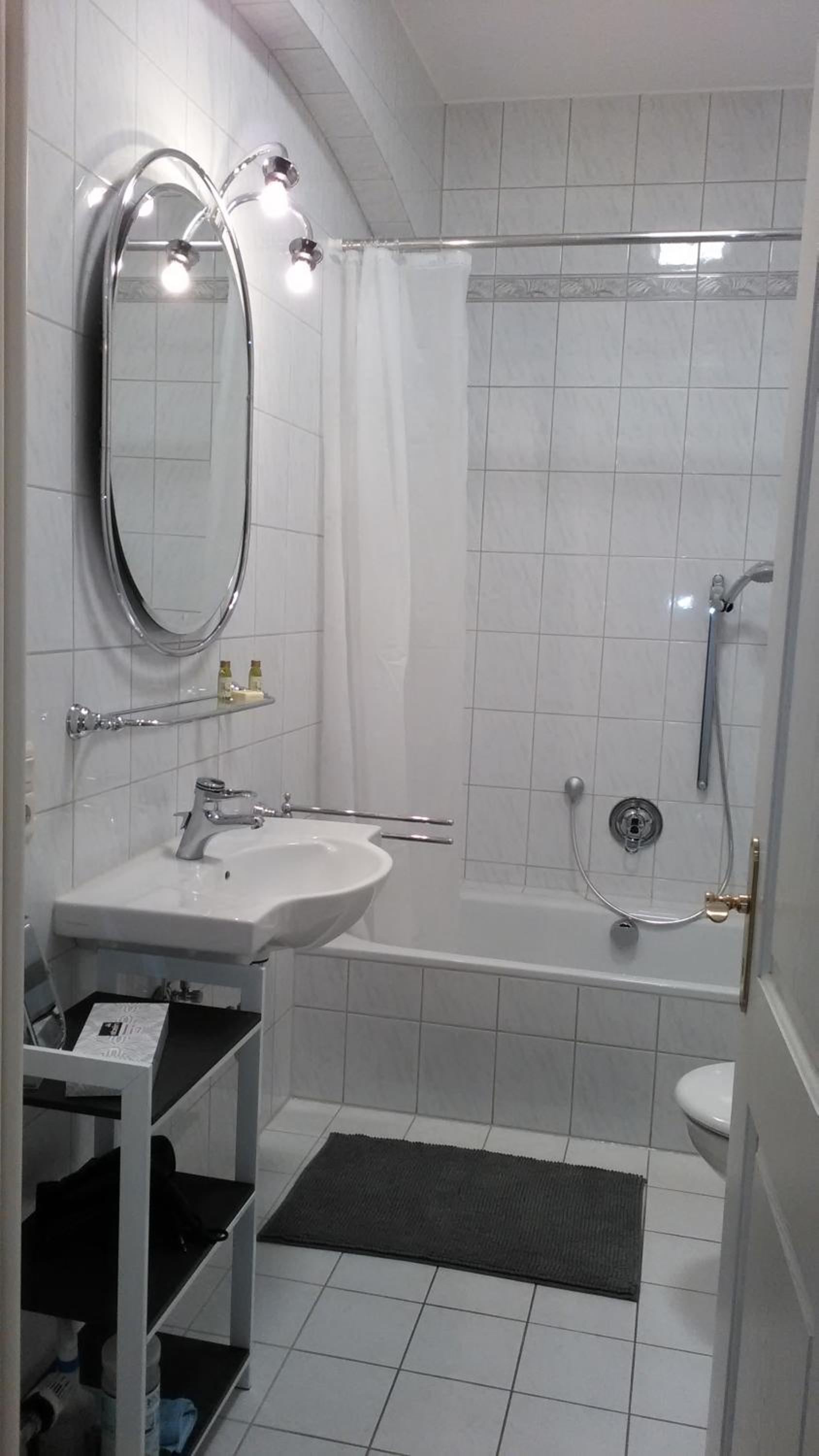One-Bedroom Apartment - Photo 8